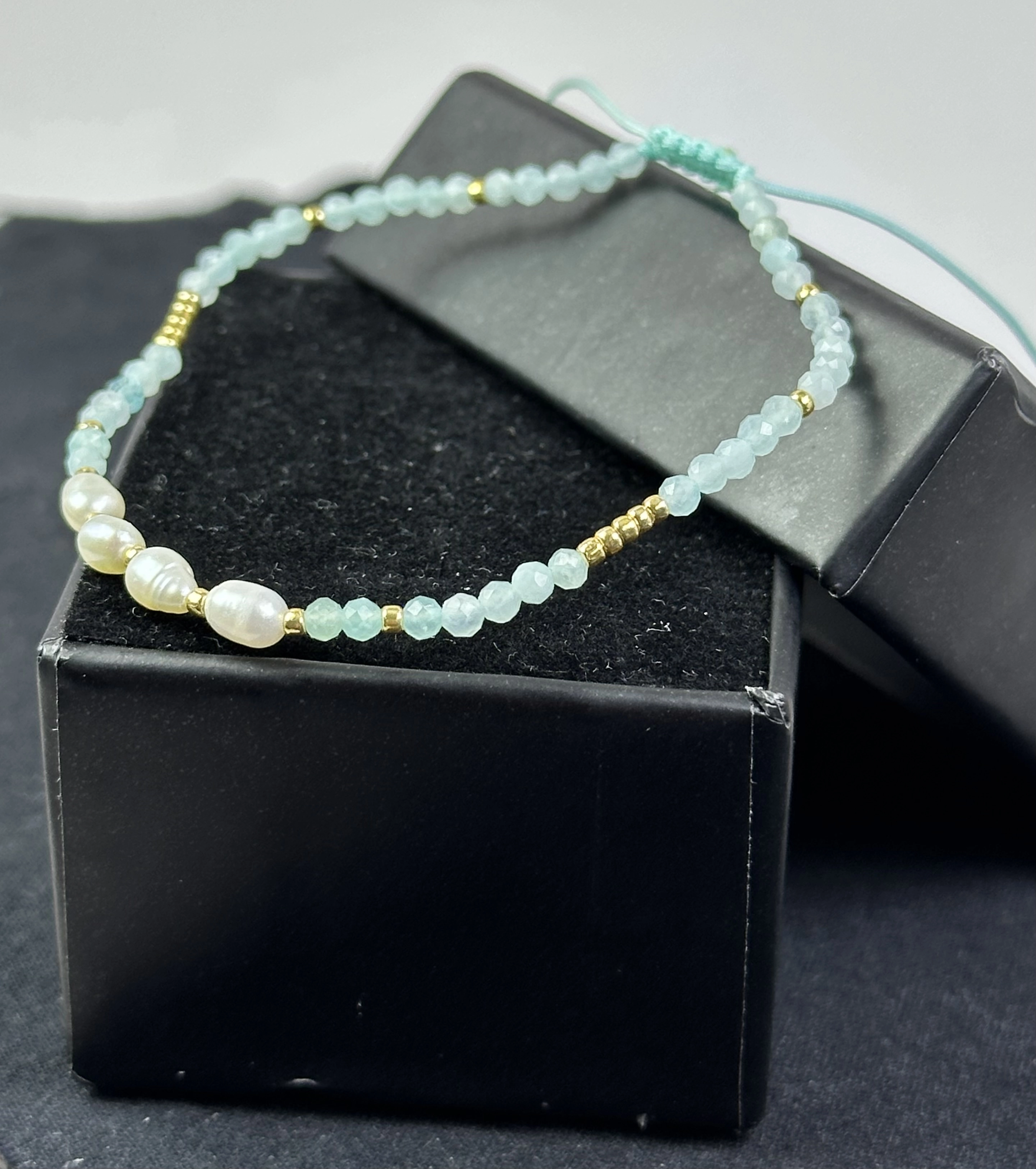  İnci ve Akuamarin Taşlarından Zarif Bileklik