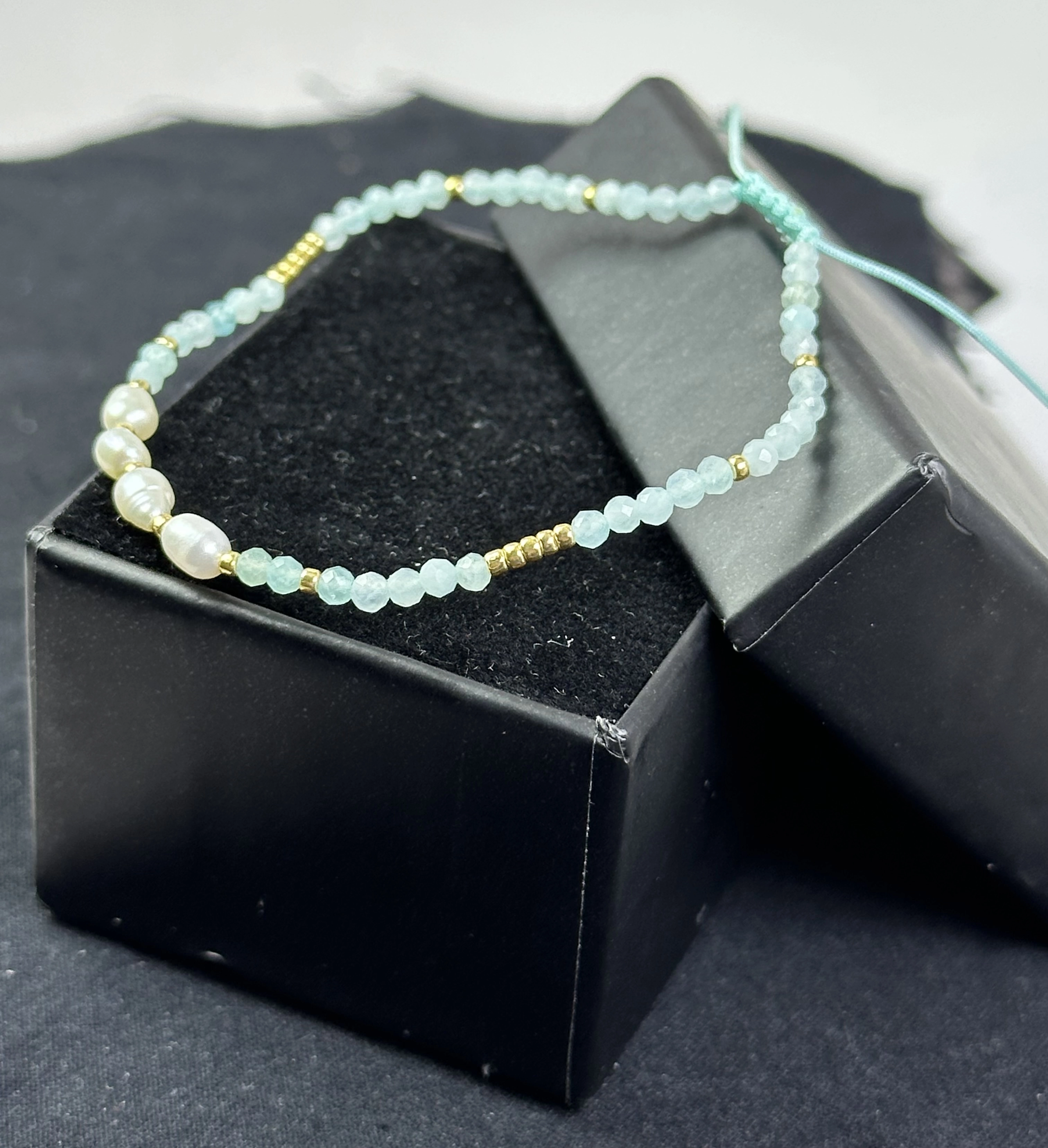  İnci ve Akuamarin Taşlarından Zarif Bileklik