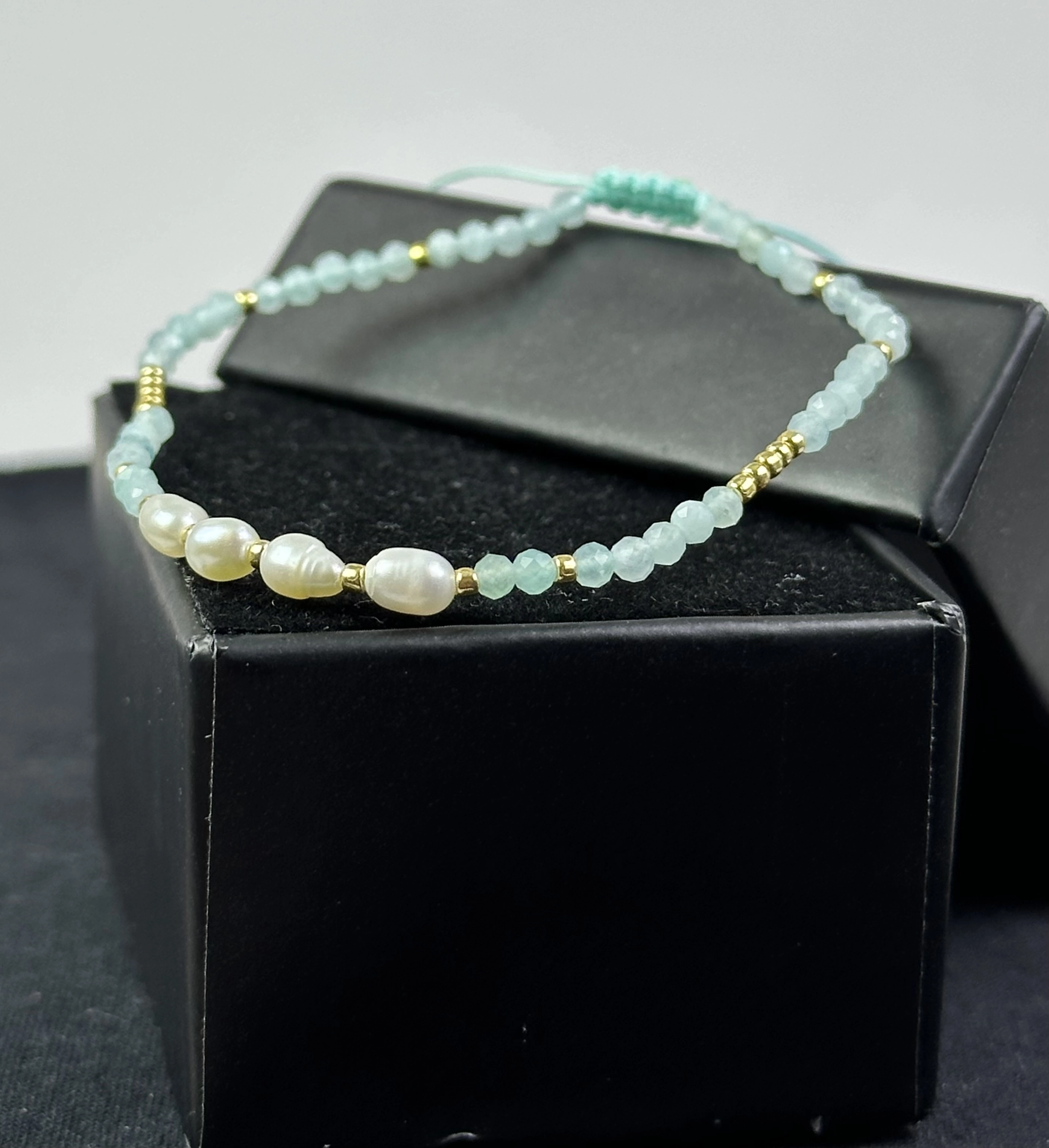  İnci ve Akuamarin Taşlarından Zarif Bileklik