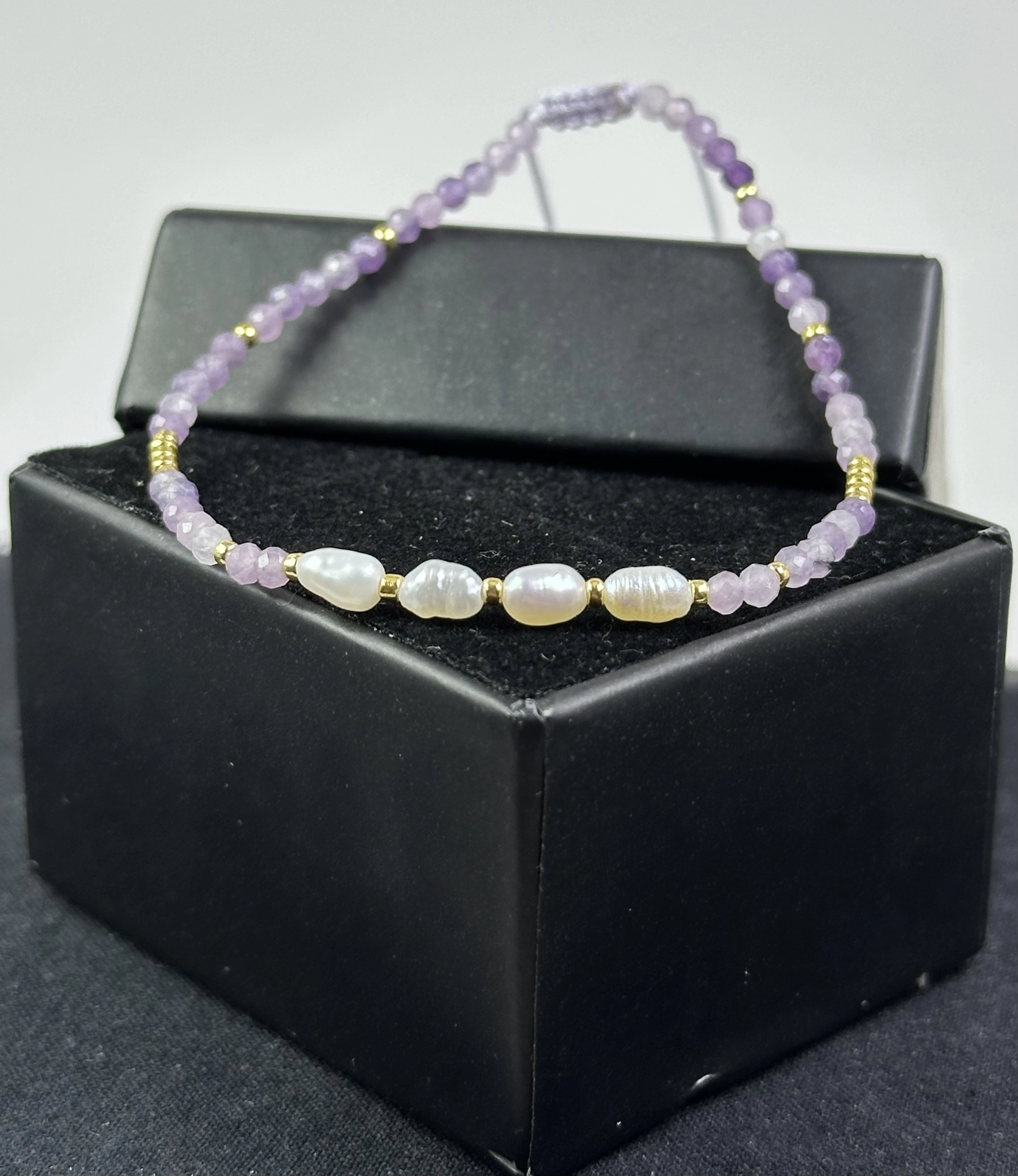  İnci ve Florit Taşlarından Zarif Bileklik