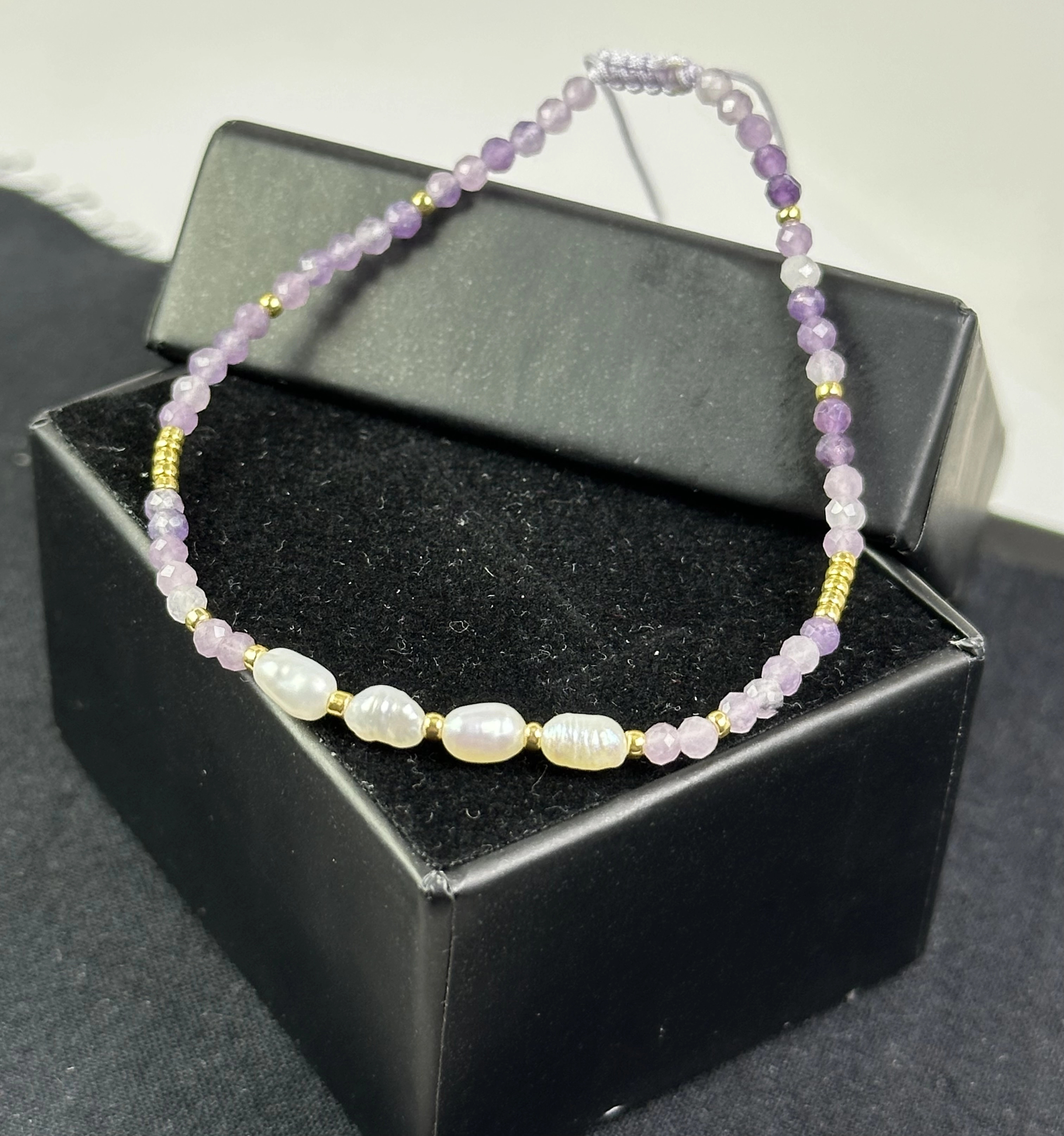  İnci ve Florit Taşlarından Zarif Bileklik