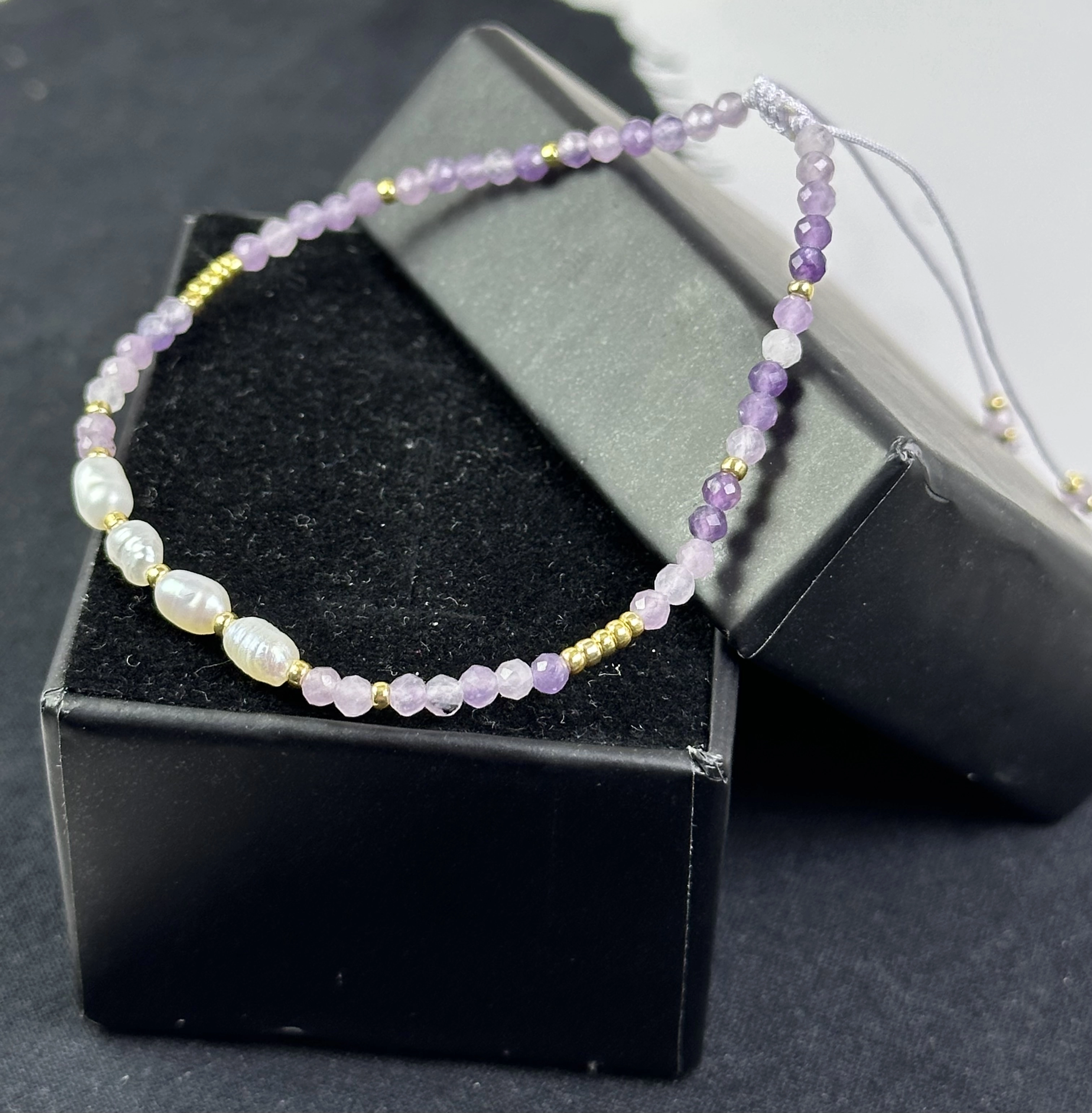  İnci ve Florit Taşlarından Zarif Bileklik