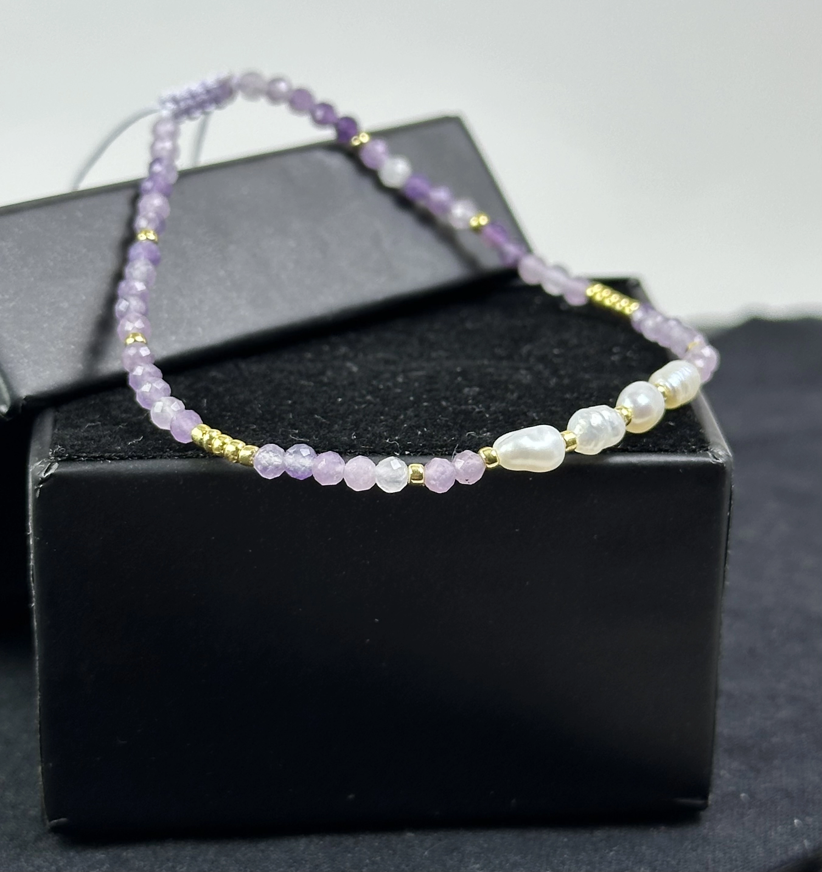  İnci ve Florit Taşlarından Zarif Bileklik