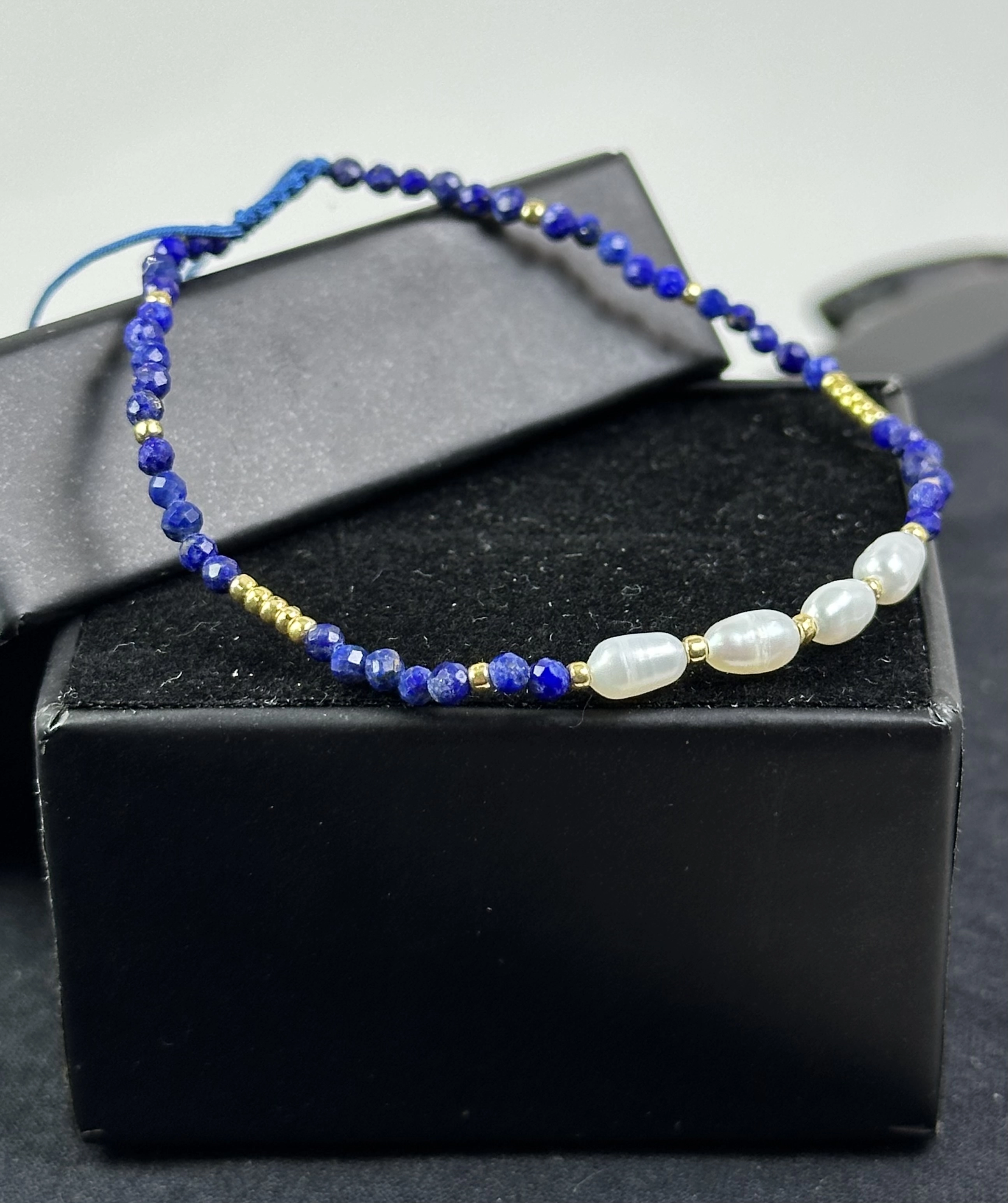  İnci ve Lapis Taşlarından Zarif Bileklik