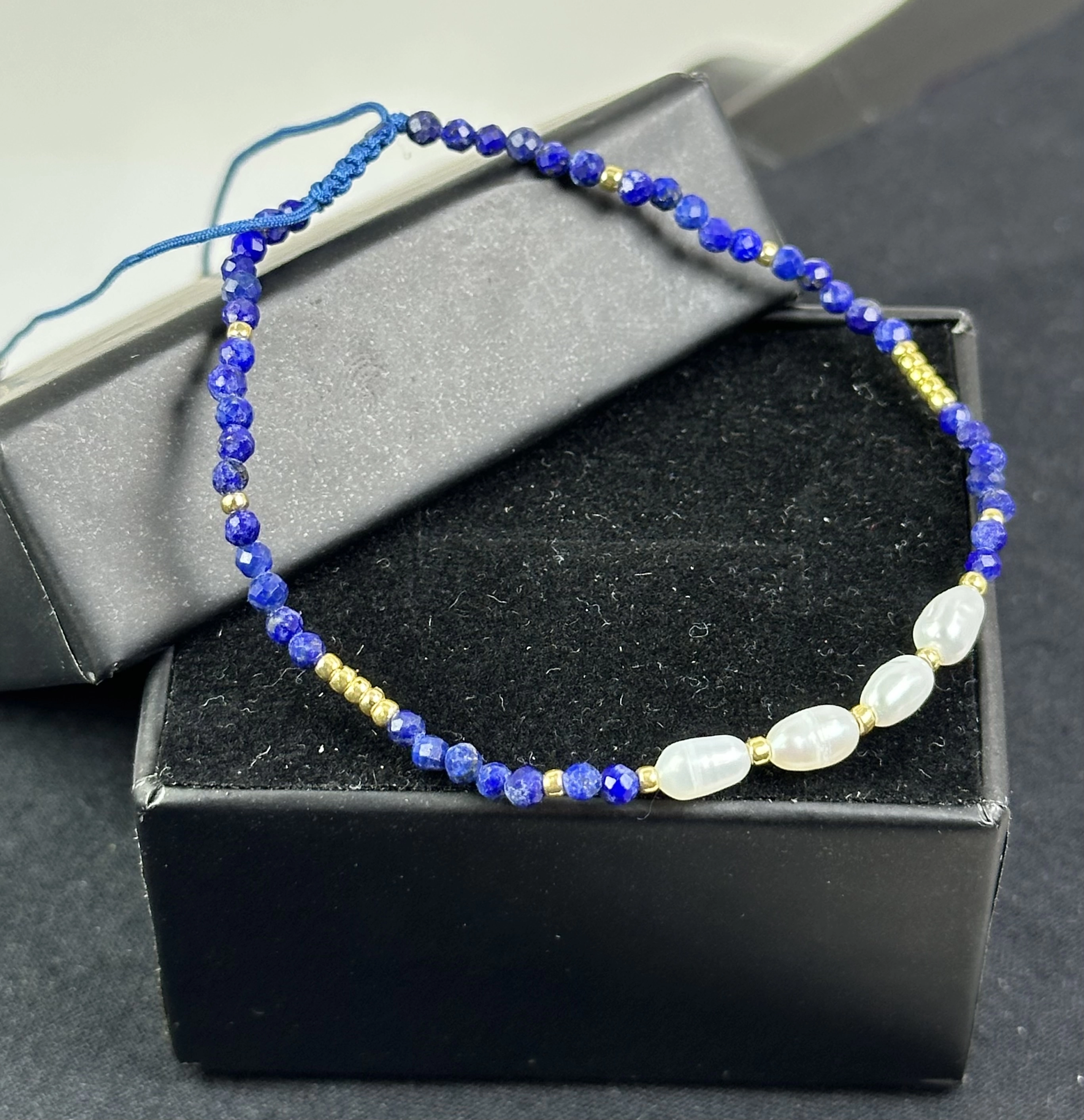  İnci ve Lapis Taşlarından Zarif Bileklik