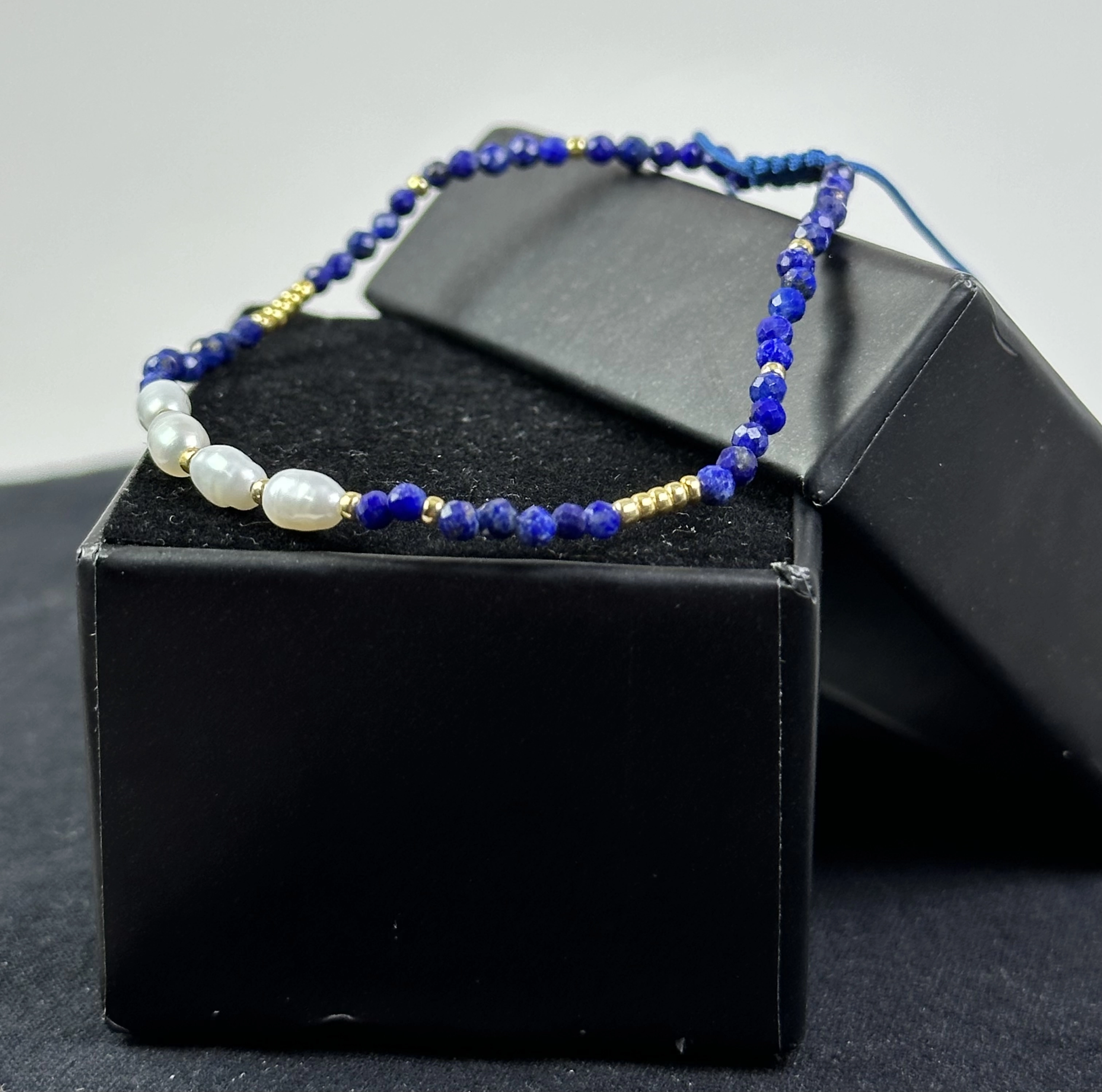  İnci ve Lapis Taşlarından Zarif Bileklik