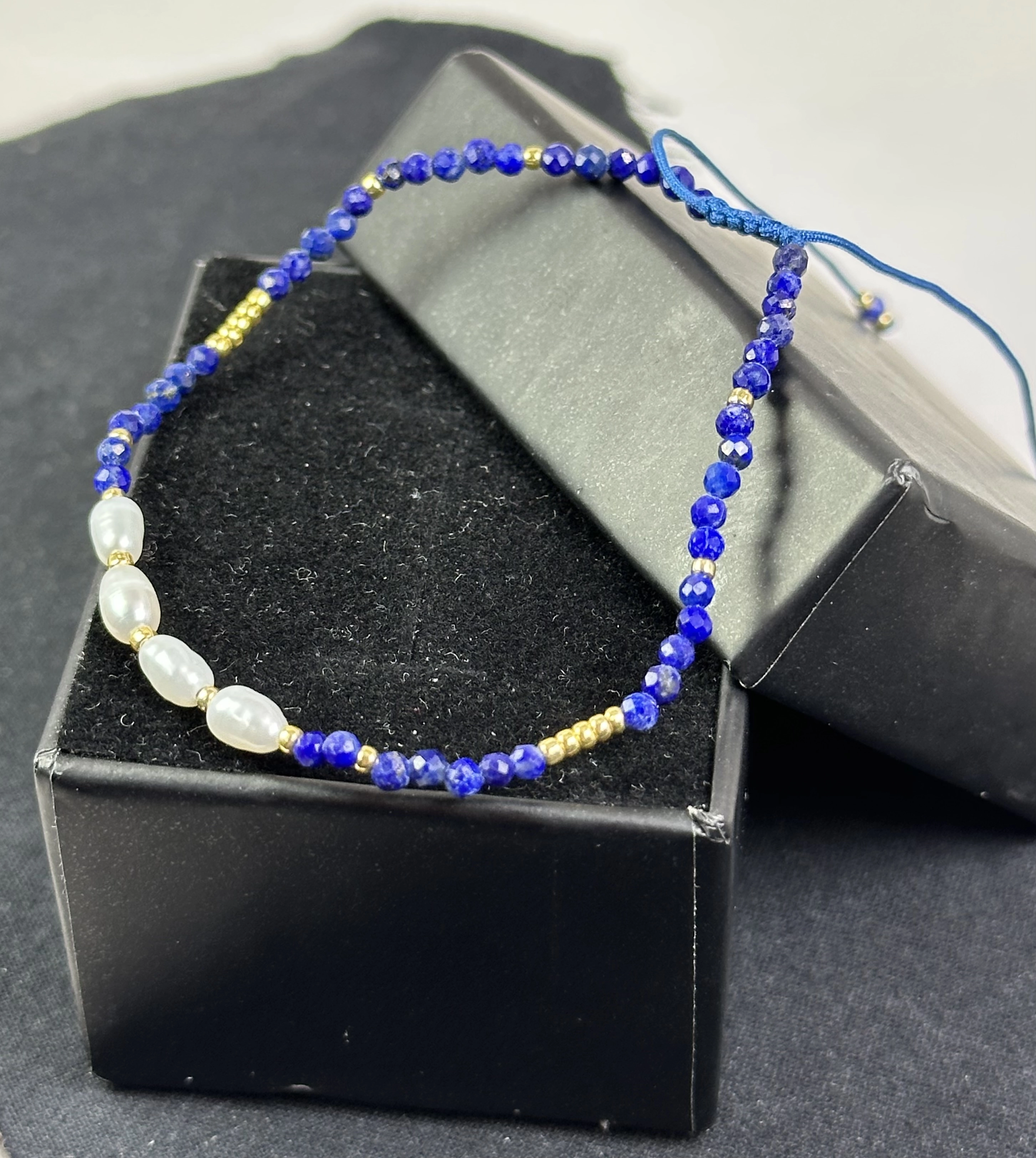  İnci ve Lapis Taşlarından Zarif Bileklik