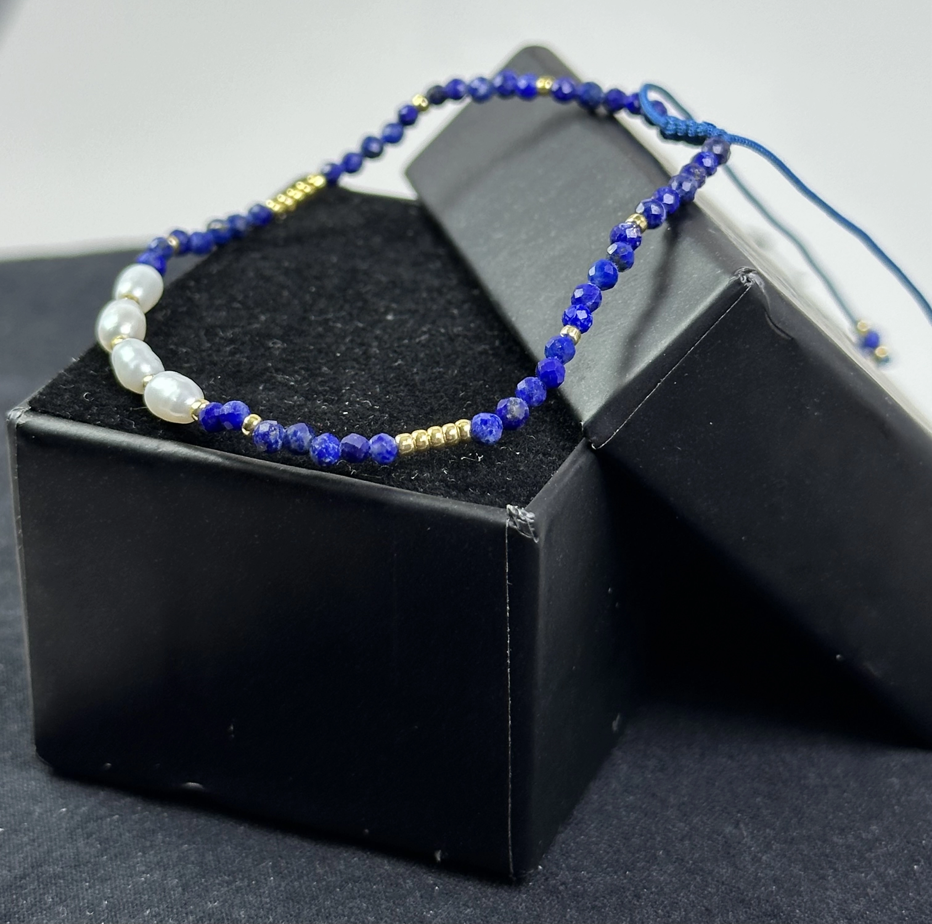  İnci ve Lapis Taşlarından Zarif Bileklik