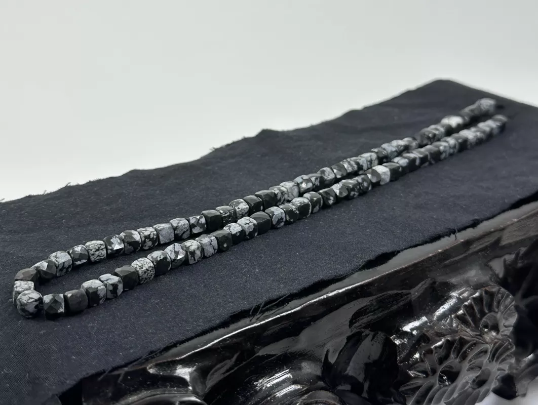 Küp Kesim Kartanesi Obsidyen Dizi