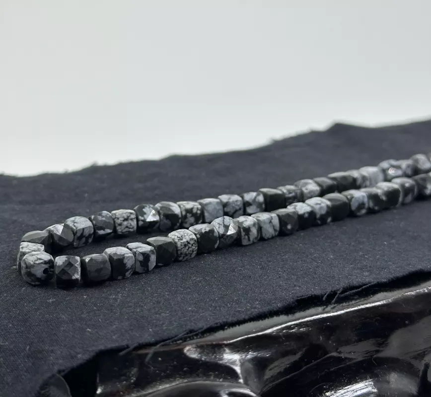 Küp Kesim Kartanesi Obsidyen Dizi