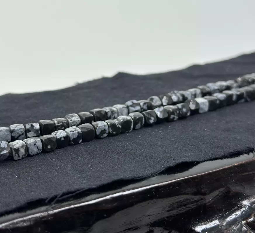 Küp Kesim Kartanesi Obsidyen Dizi