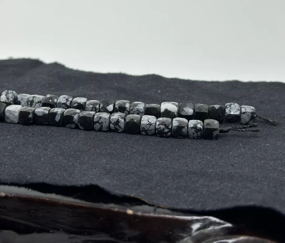 Küp Kesim Kartanesi Obsidyen Dizi