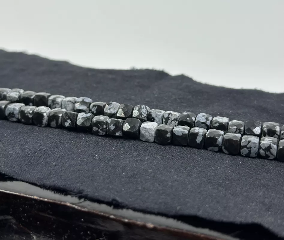 Küp Kesim Kartanesi Obsidyen Dizi