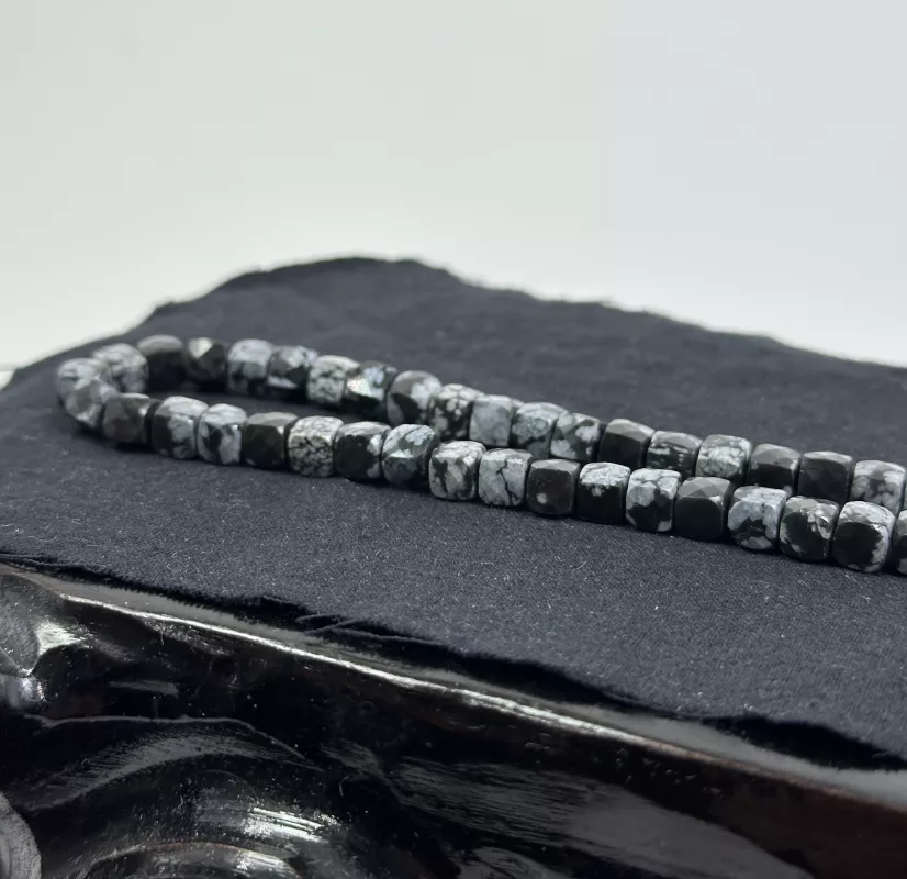 Küp Kesim Kartanesi Obsidyen Dizi