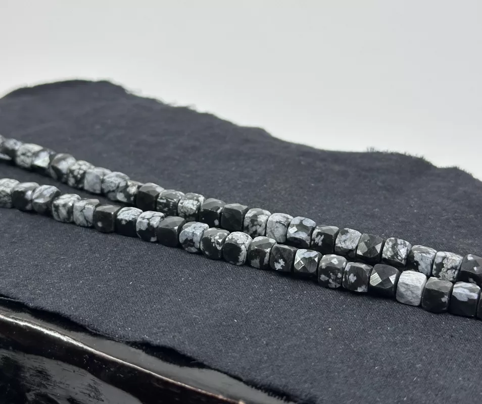 Küp Kesim Kartanesi Obsidyen Dizi