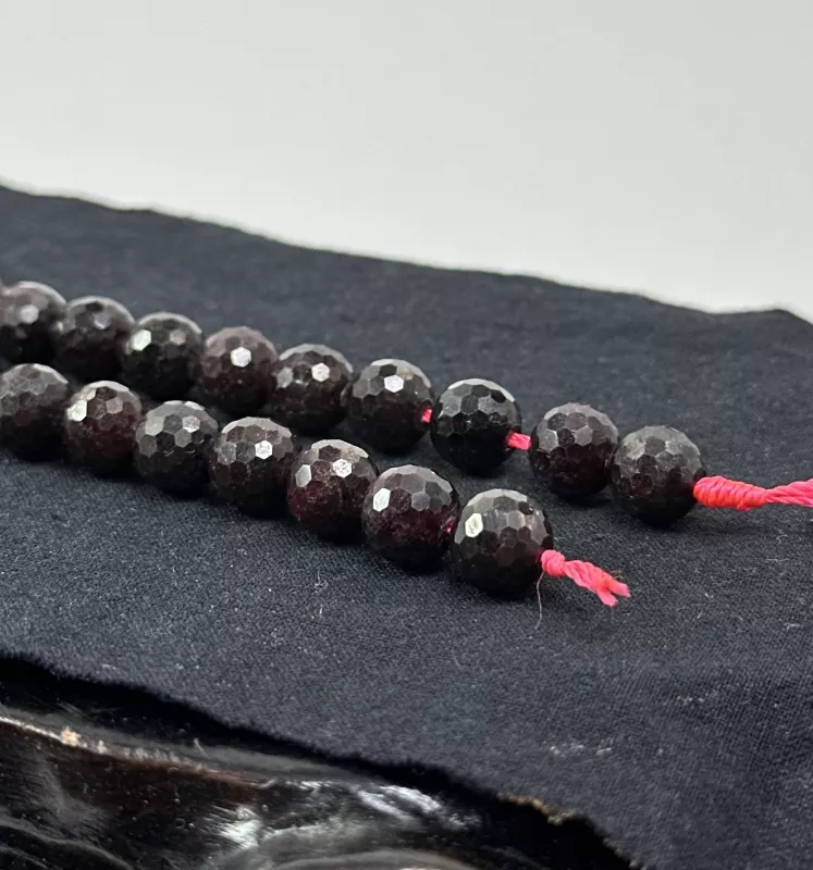 Garnet Dizi