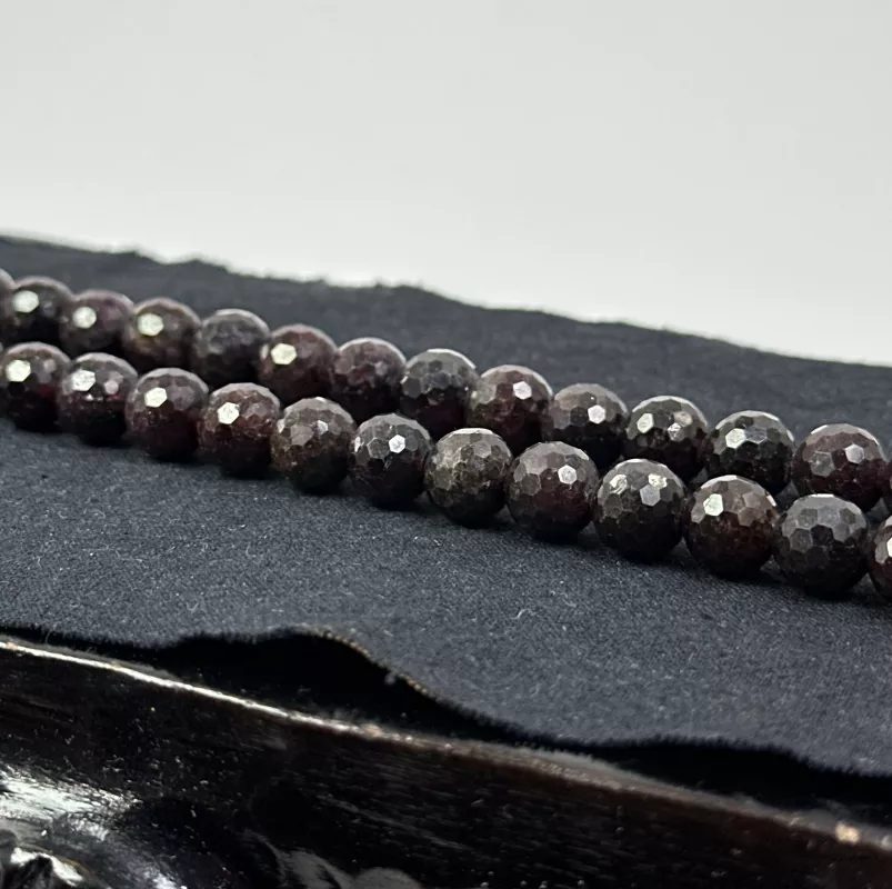 Garnet Dizi