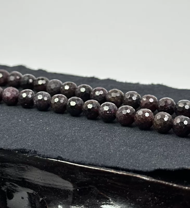 Garnet Dizi
