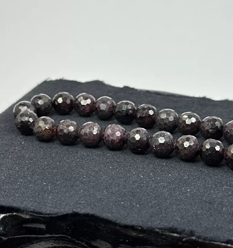 Garnet Dizi