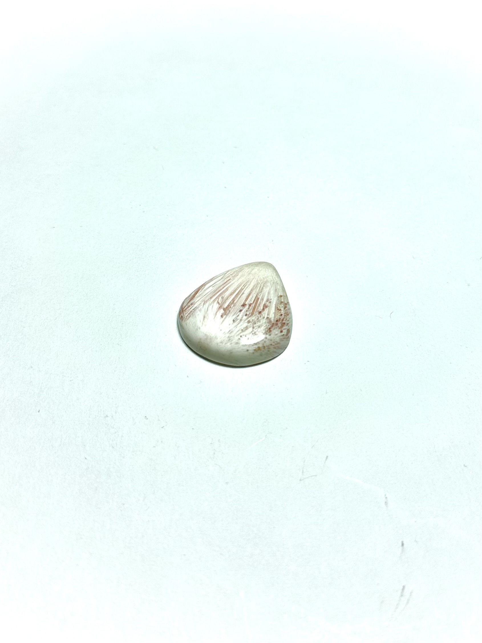 Skolesit Kristalinden Kaboşon