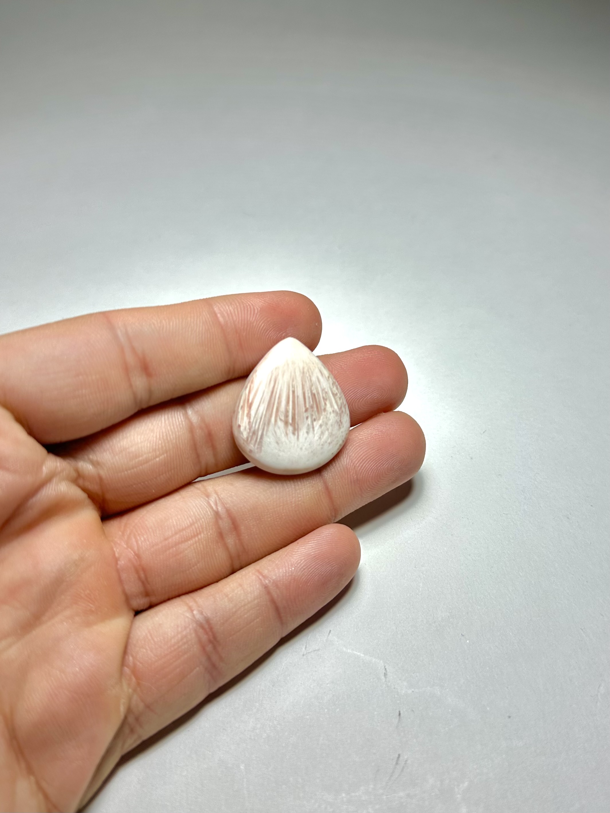 Skolesit Kristalinden Kaboşon