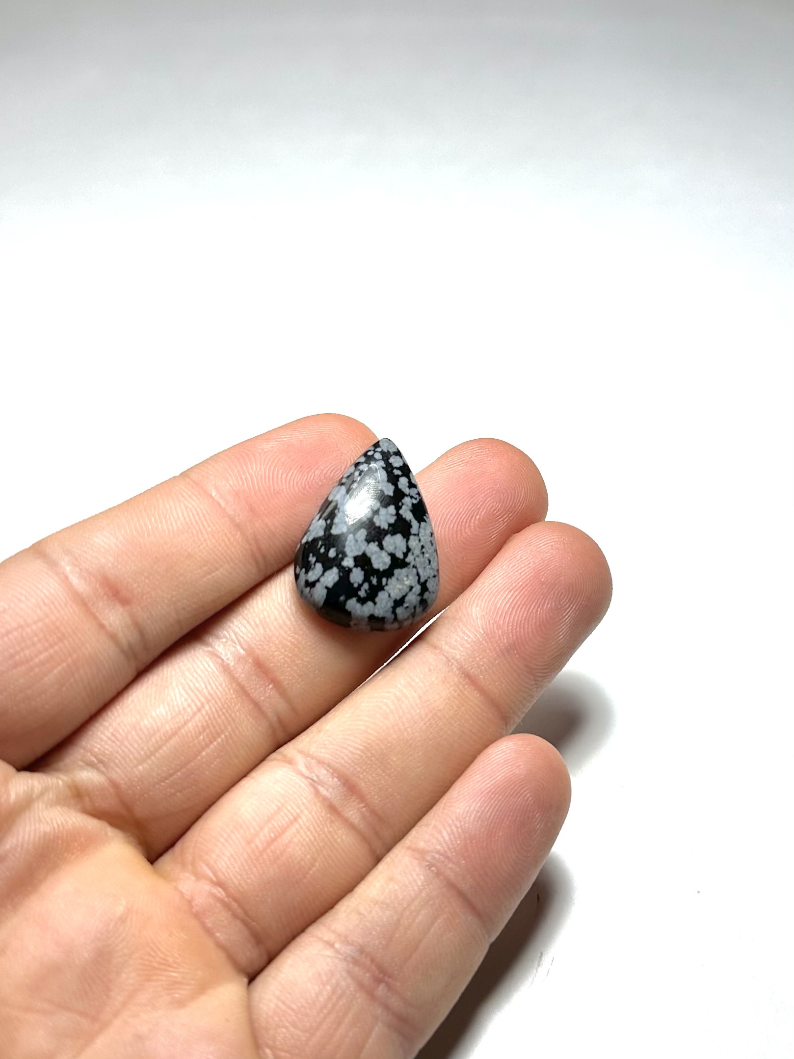 Kar Tanesi Obsidyeni Kaboşon