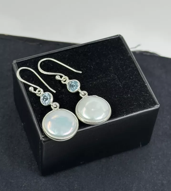İnci ve Topaz Taşlarından Gümüş Küpe
