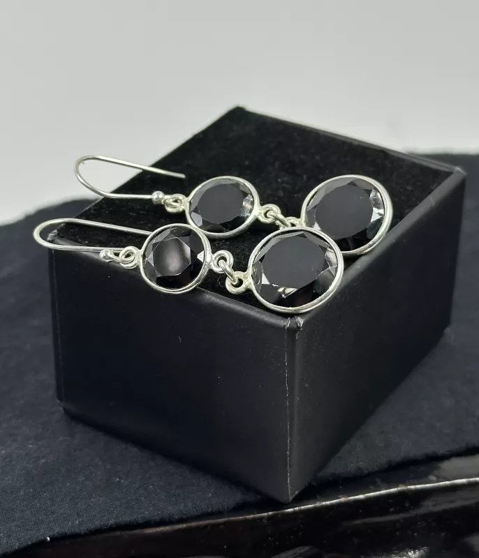 Spinel Taşlarından Gümüş Küpe