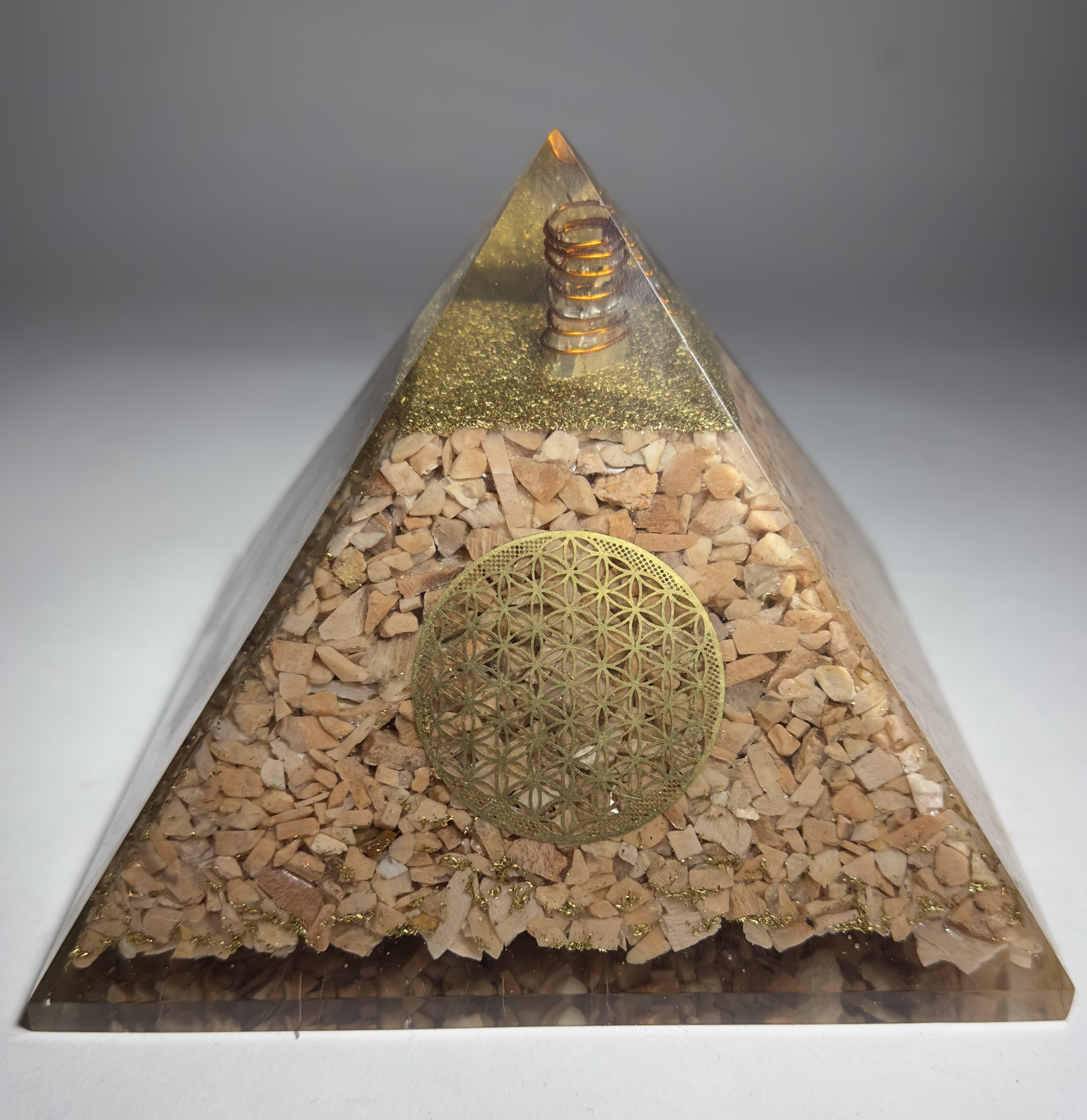 Şeftali Aytaşından Piramit Orgonit