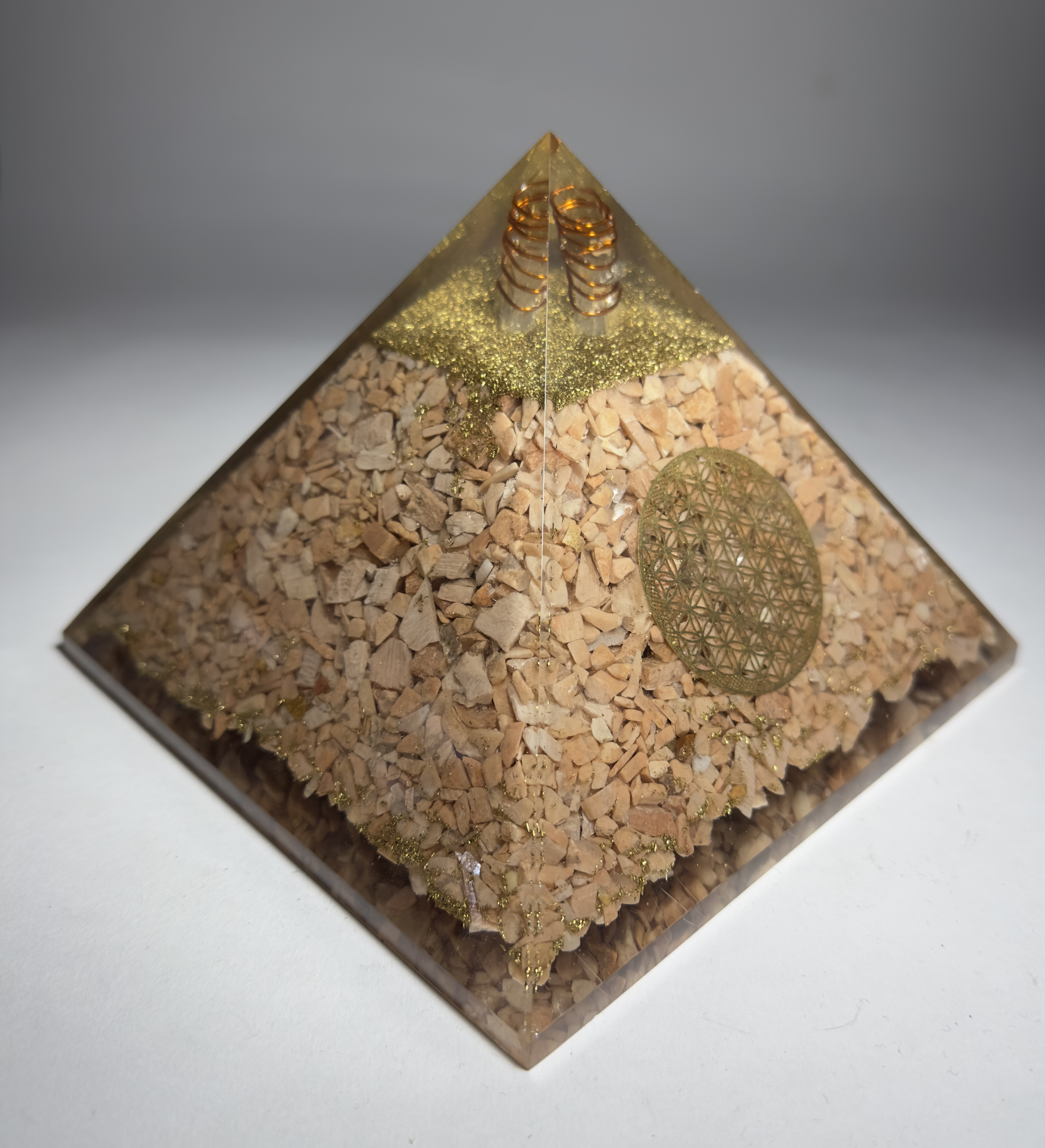 Şeftali Aytaşından Piramit Orgonit