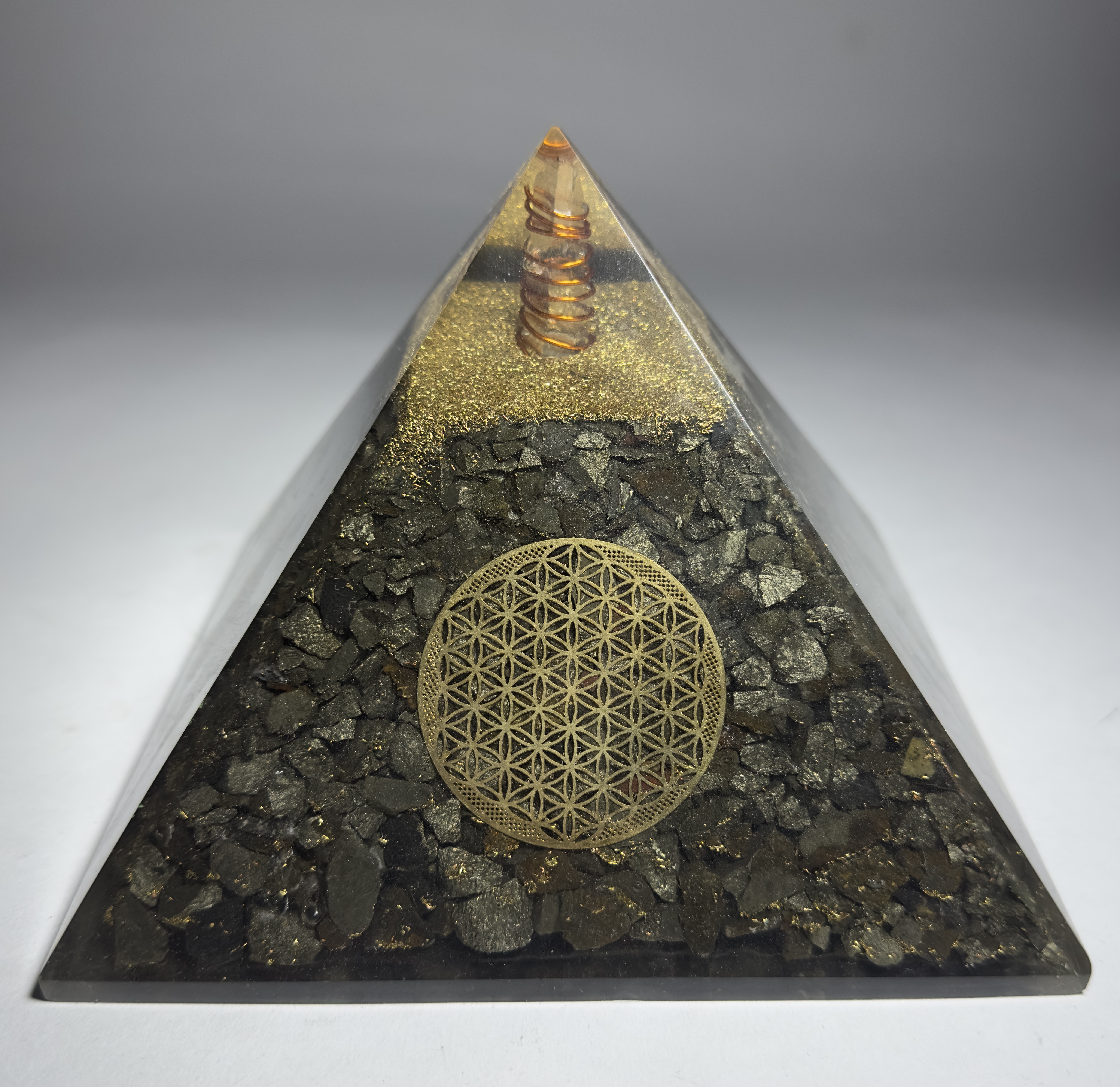 Pirit Taşından Piramit Orgonit