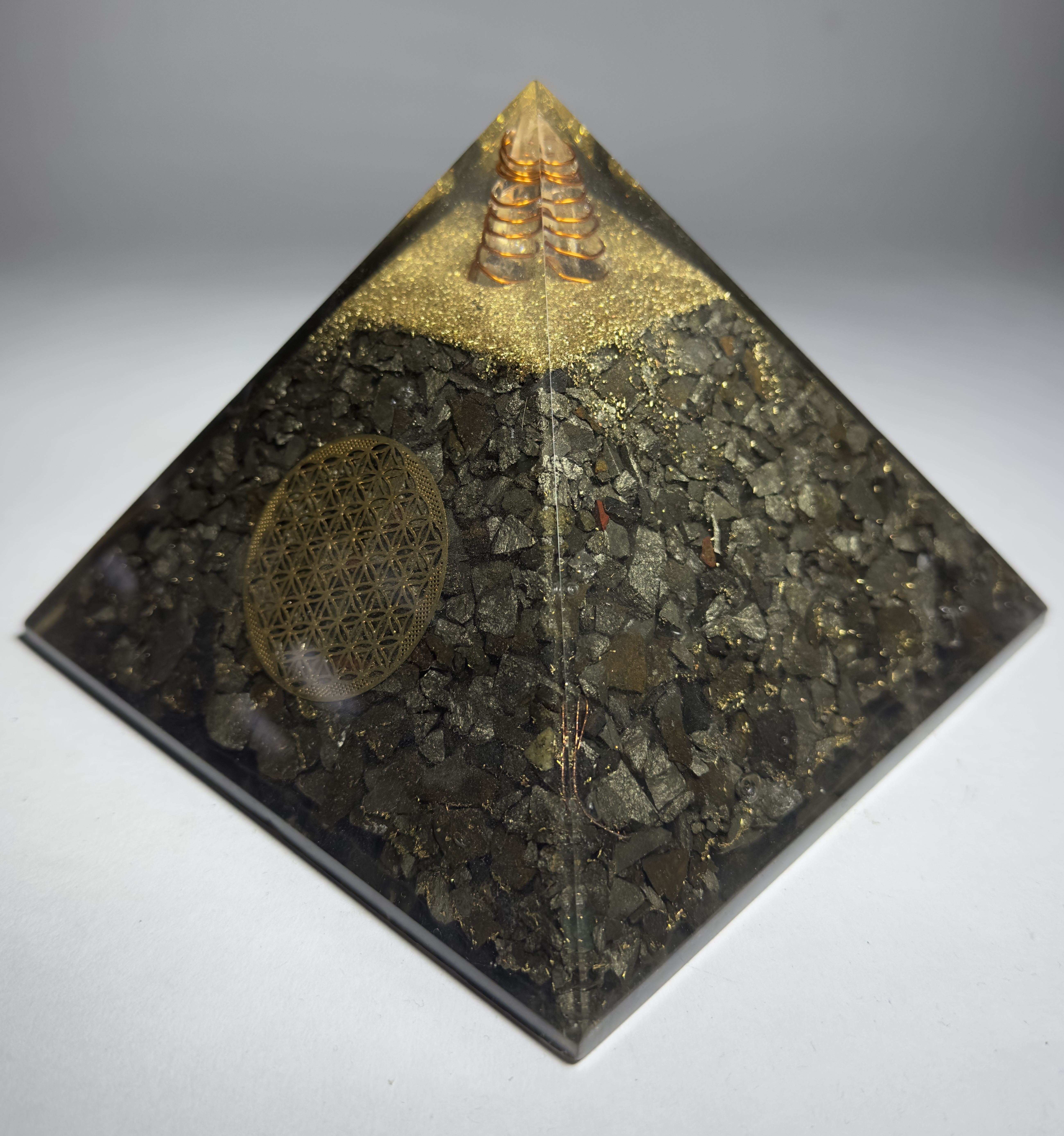 Pirit Taşından Piramit Orgonit