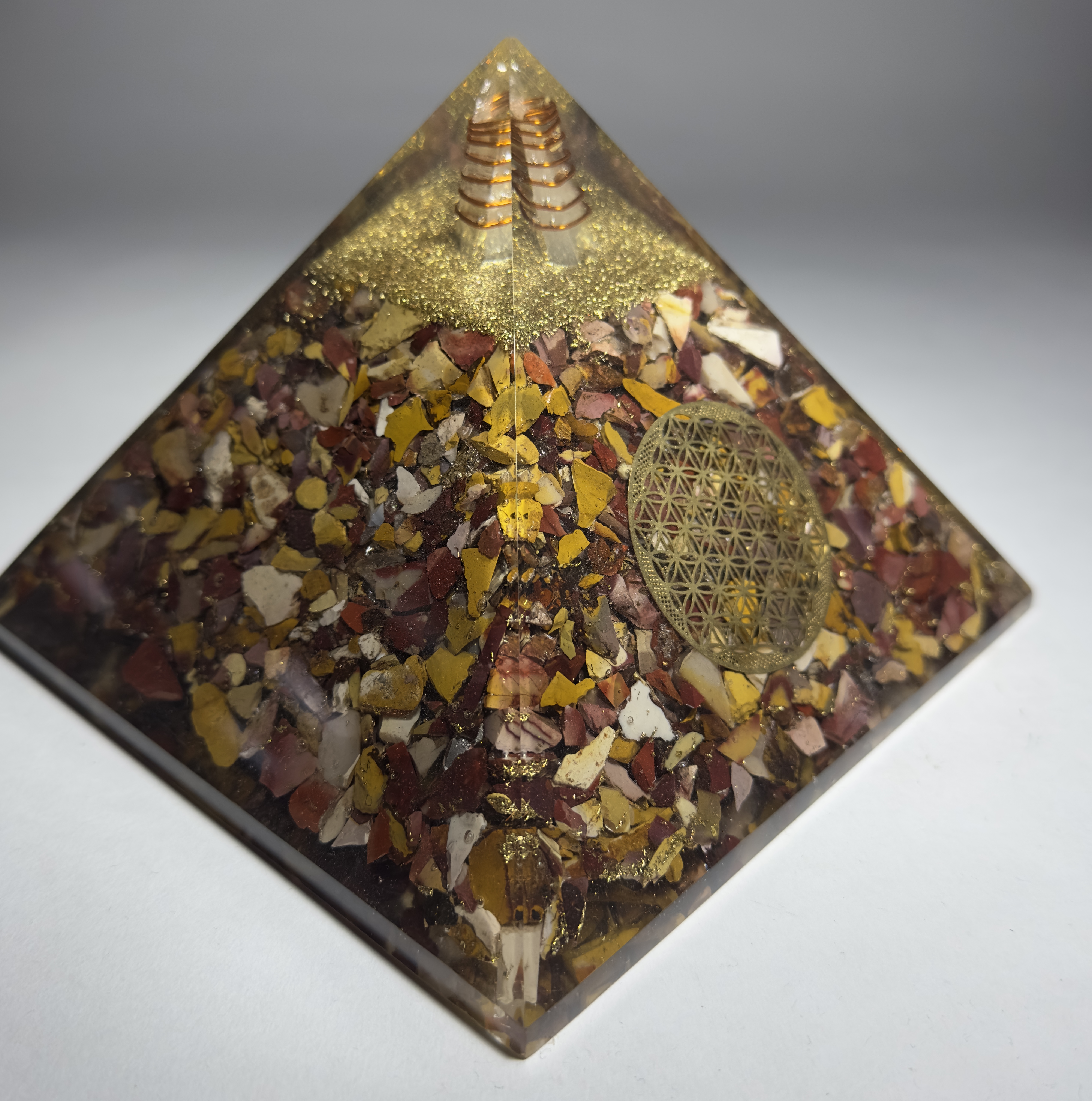 Mookaite Taşından Piramit Orgonit