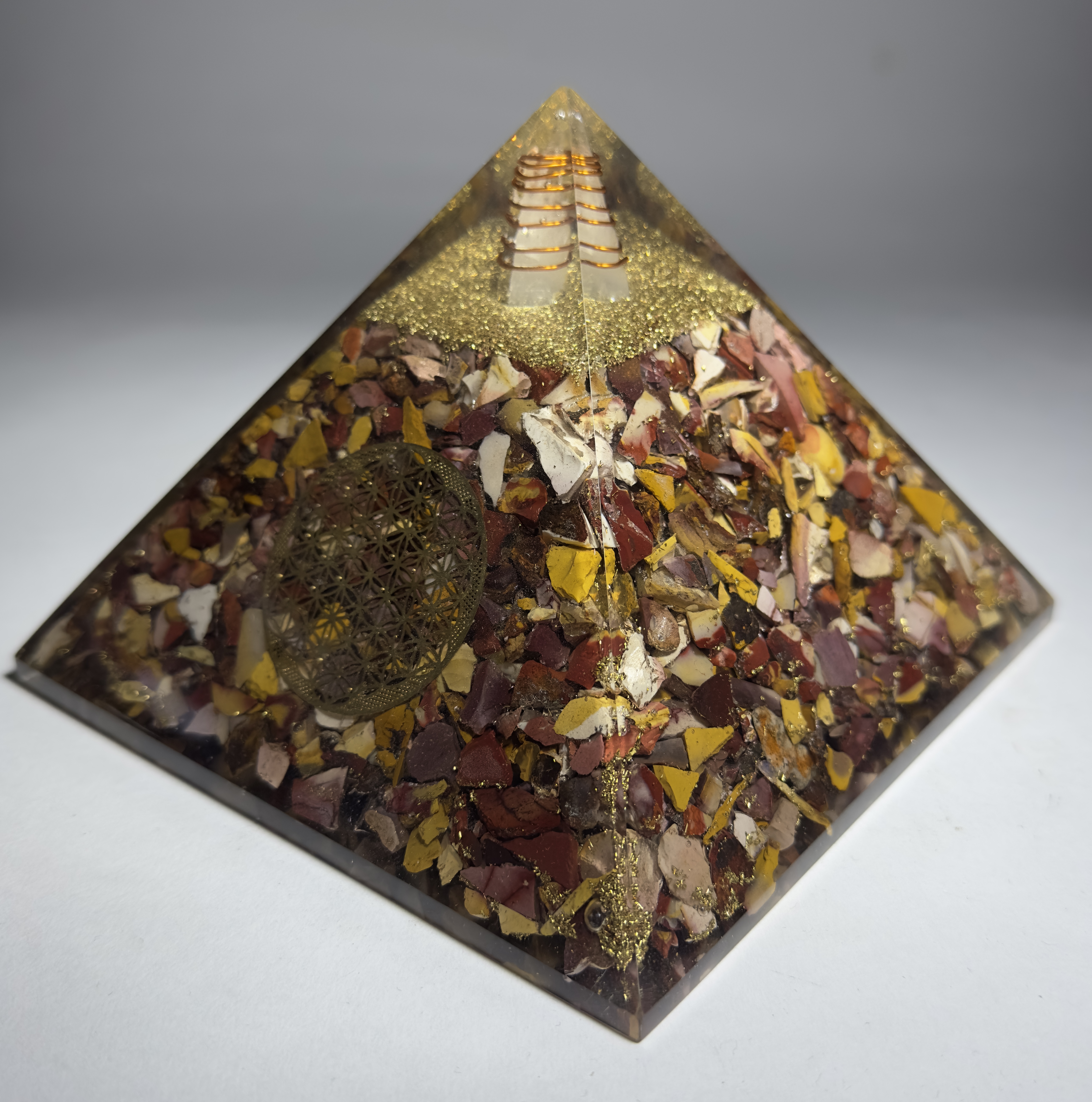 Mookaite Taşından Piramit Orgonit