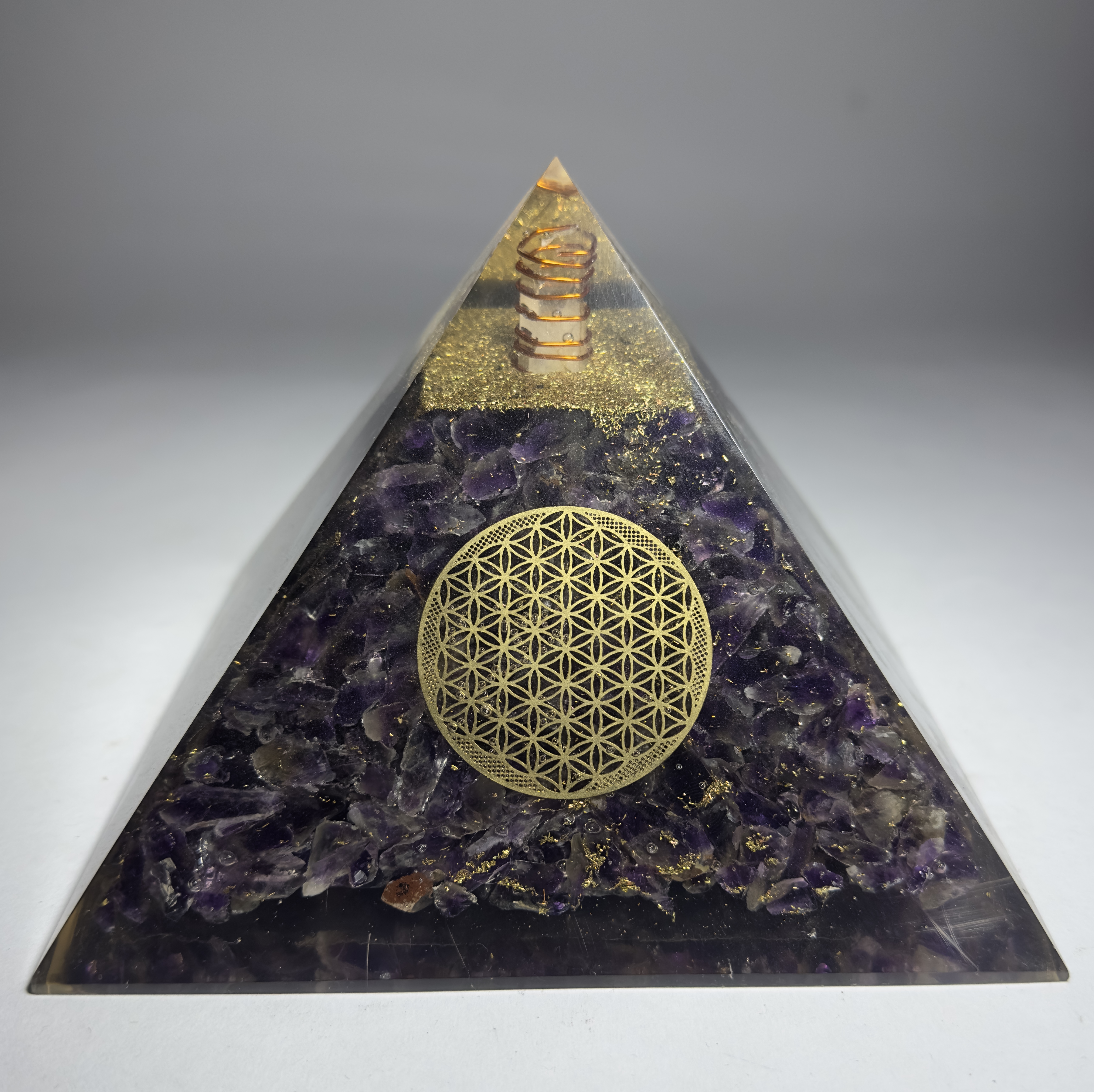 Ametist Taşından Piramit Orgonit