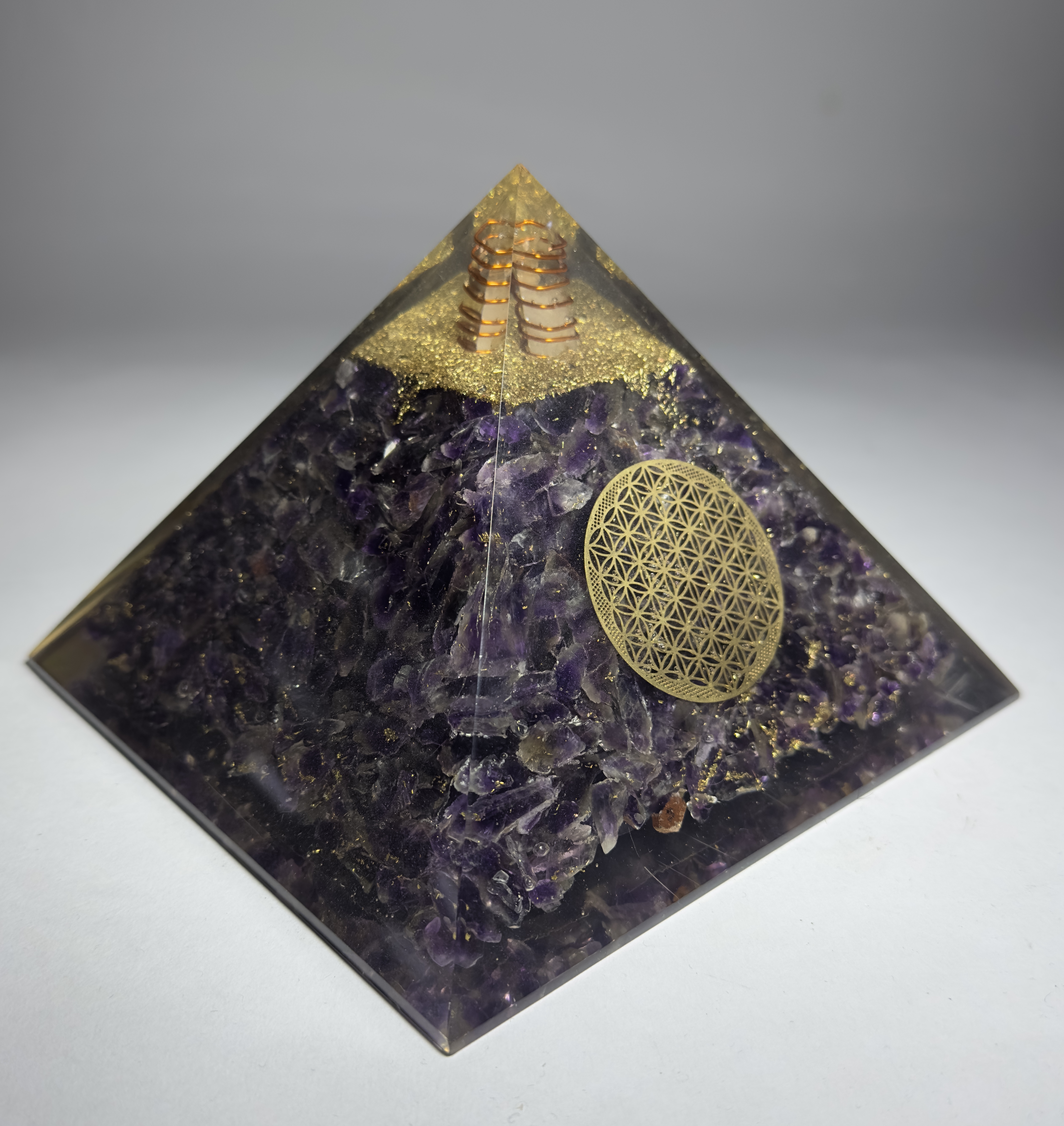 Ametist Taşından Piramit Orgonit