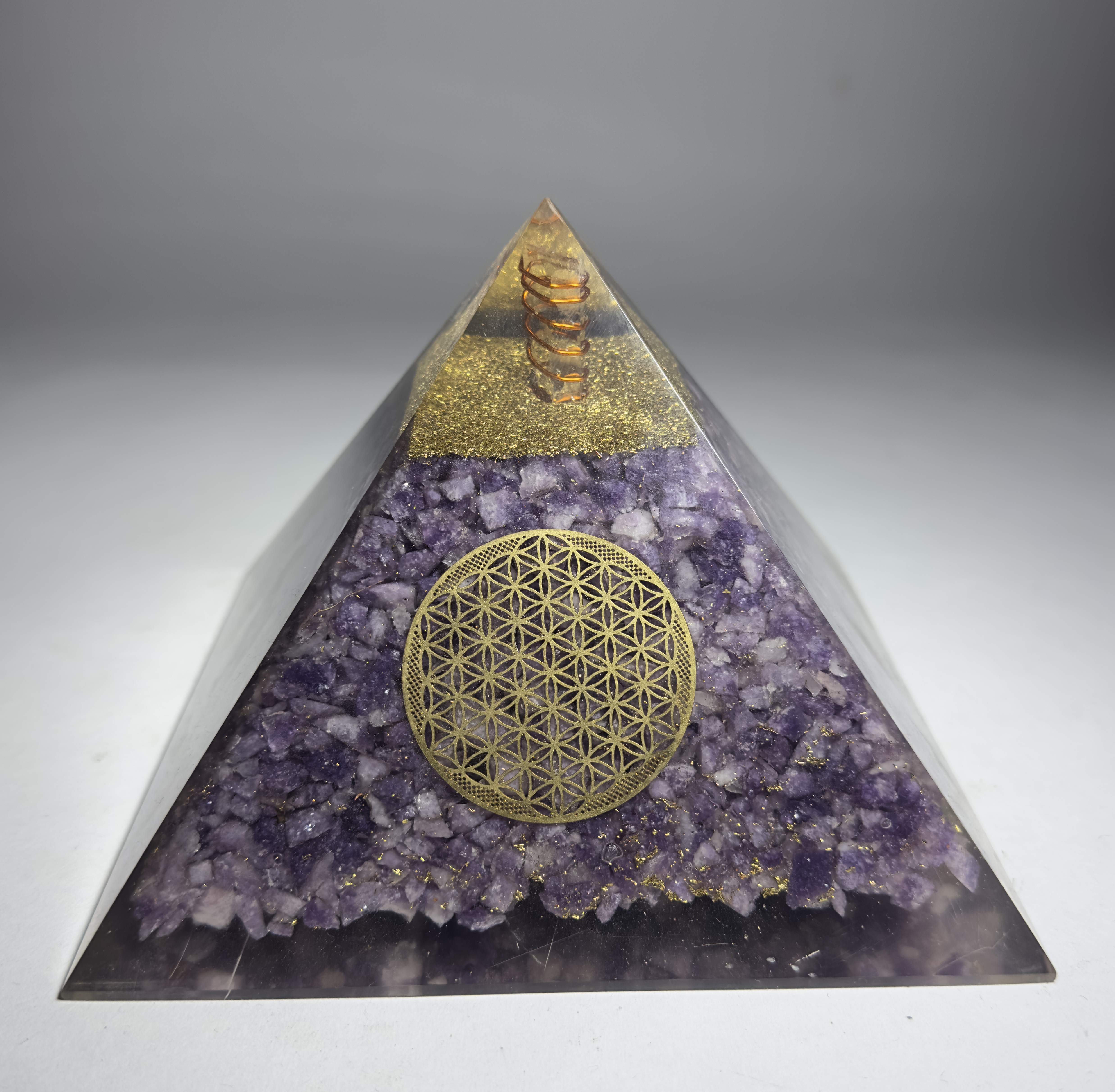 Lepidolit Taşından Piramit Orgonit