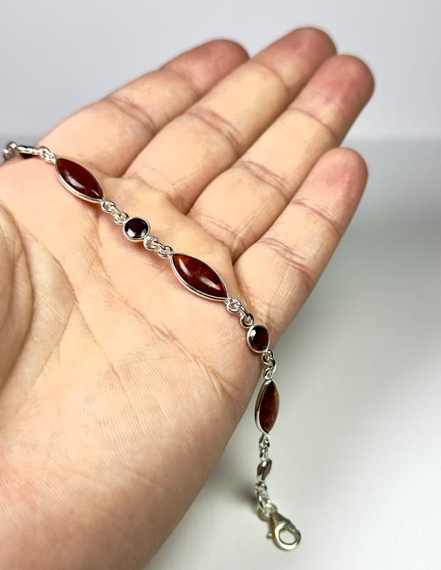 KEHRİBAR VE GARNETTEN GÜMÜŞ BİLEKLİK