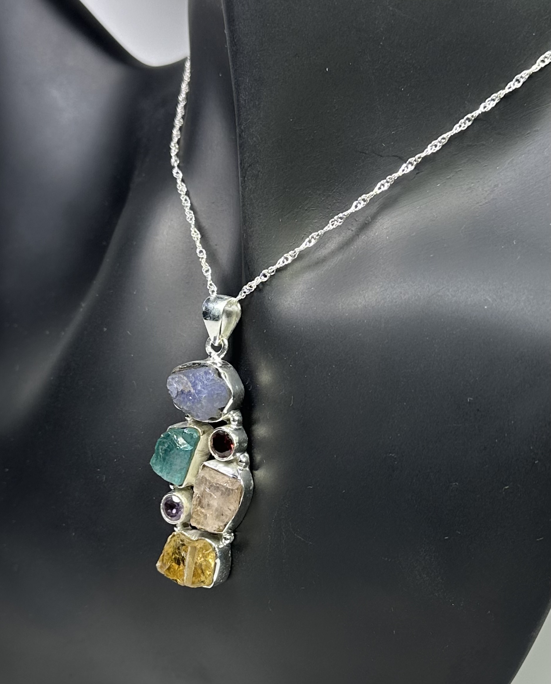 Tanzanit, Apatit, Morganit, Sitrin, Lal ve Ametist Taşlarından Gümüş Kolye Ucu