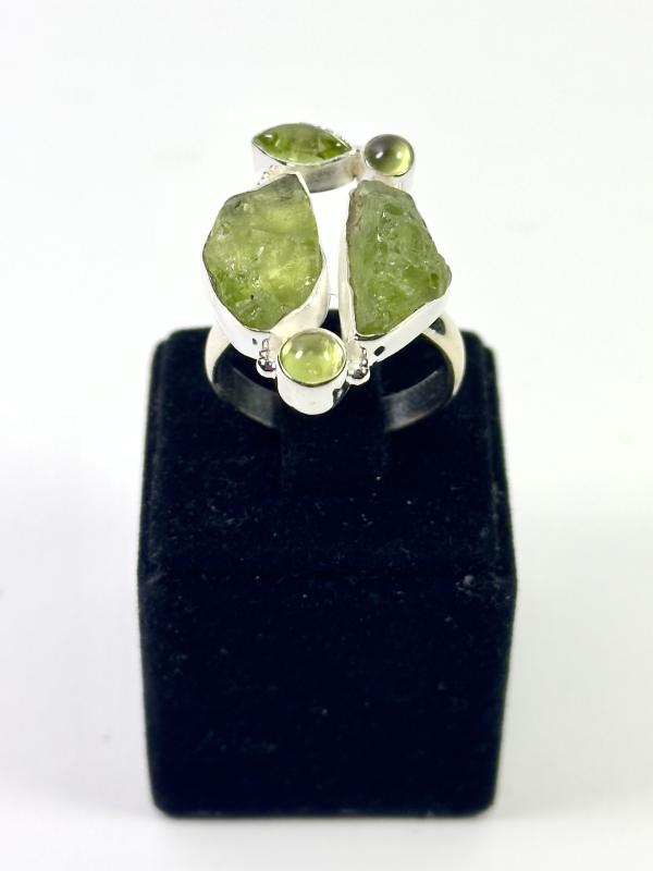 Zebercet ( Peridot ) Taşlarından Gümüş Yüzük