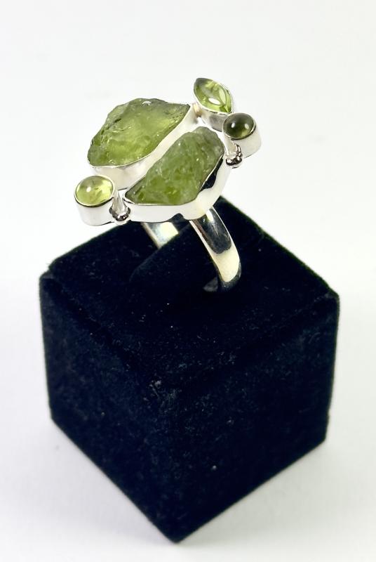 Zebercet ( Peridot ) Taşlarından Gümüş Yüzük