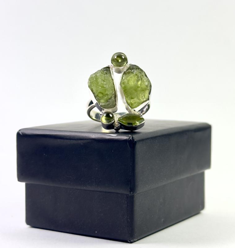 Zebercet ( Peridot ) Taşlarından Gümüş Yüzük