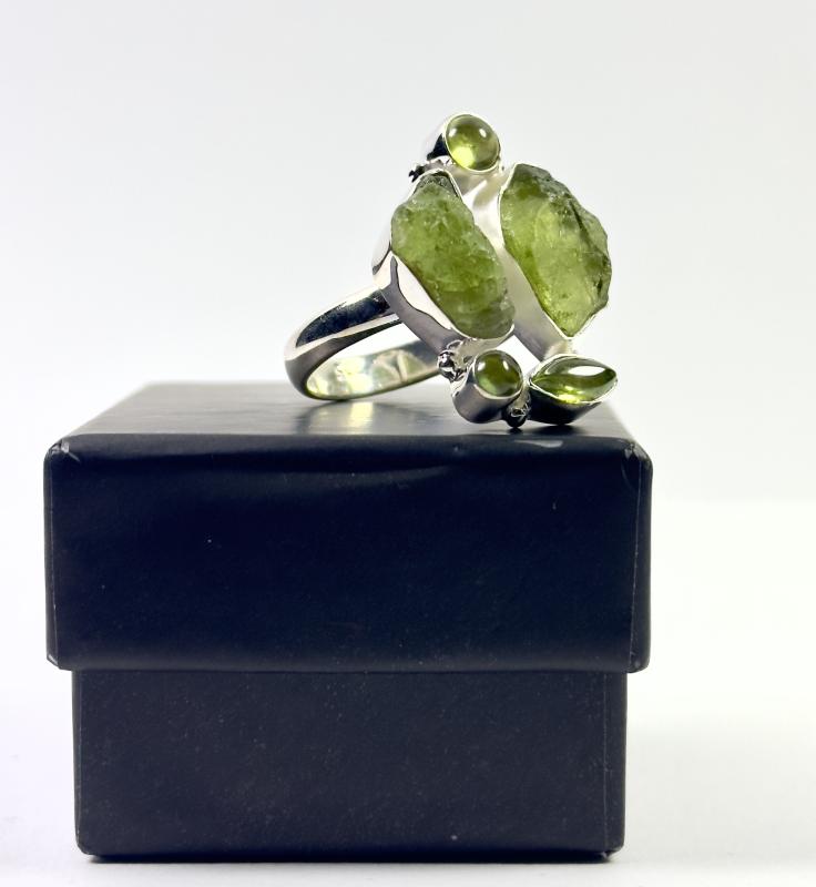 Zebercet ( Peridot ) Taşlarından Gümüş Yüzük