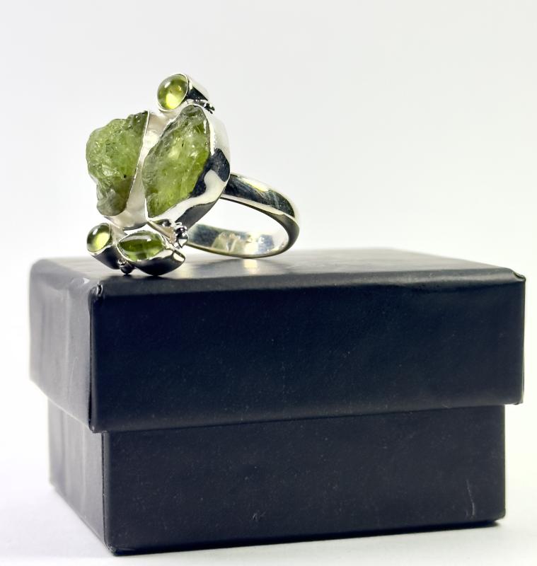 Zebercet ( Peridot ) Taşlarından Gümüş Yüzük