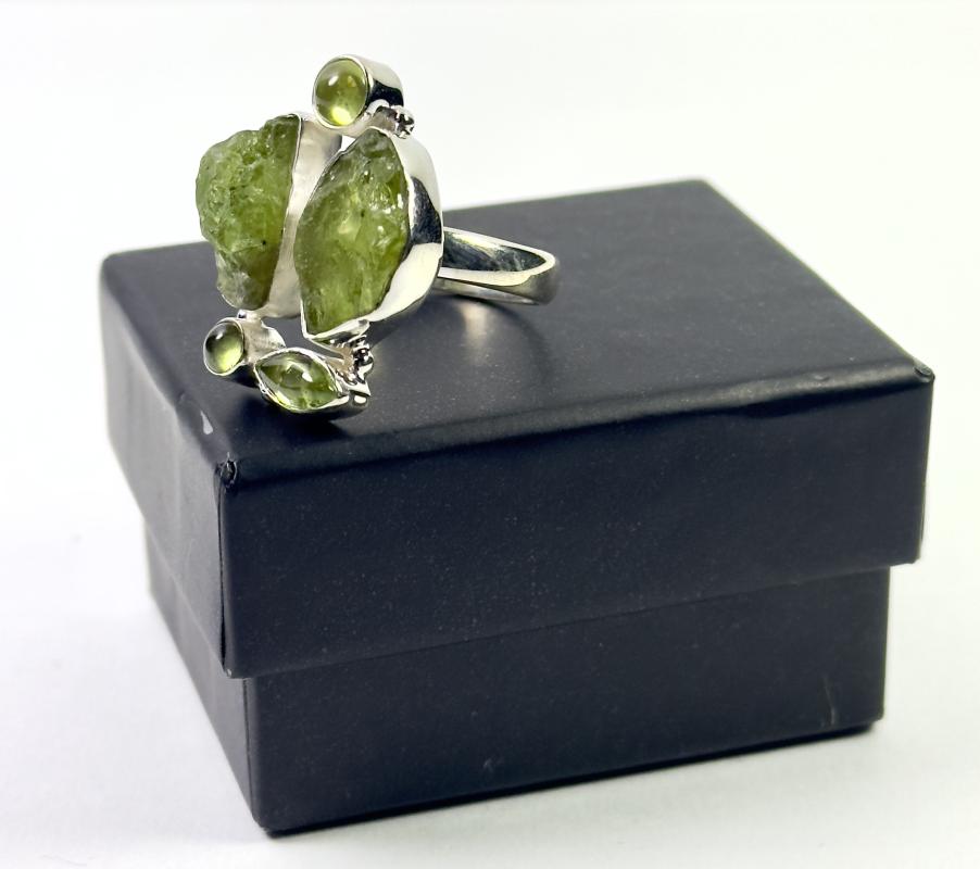 Zebercet ( Peridot ) Taşlarından Gümüş Yüzük