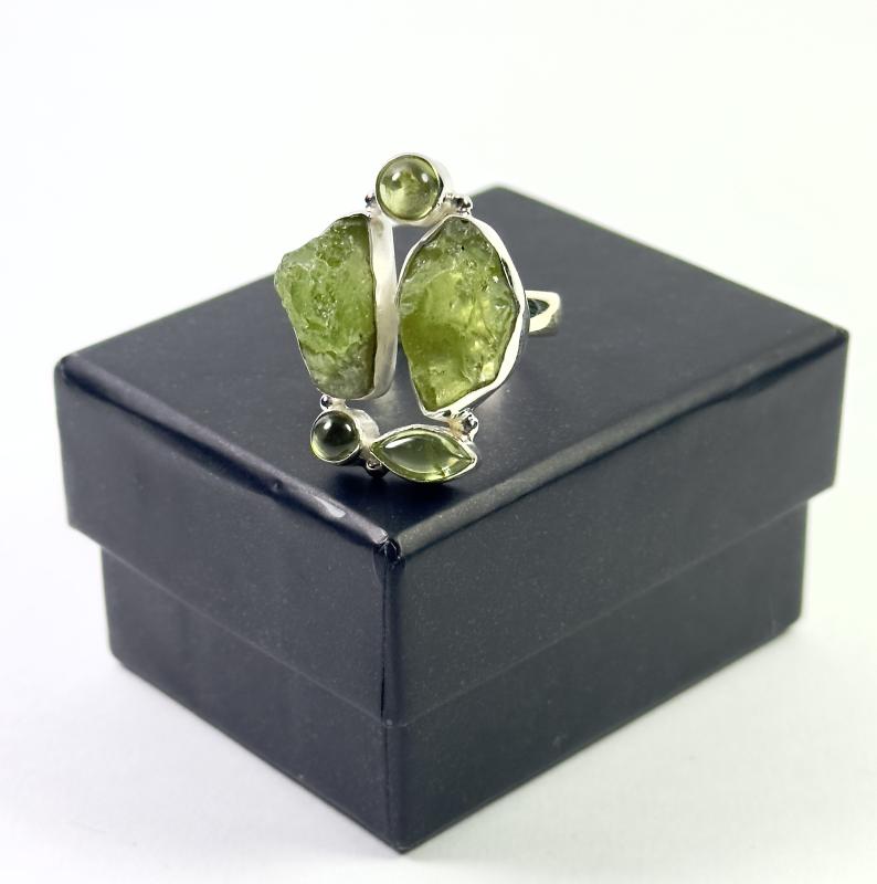 Zebercet ( Peridot ) Taşlarından Gümüş Yüzük