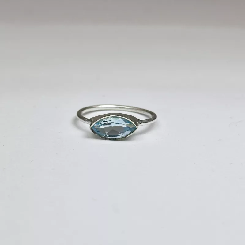 Topaz Taşından Gümüş Yüzük