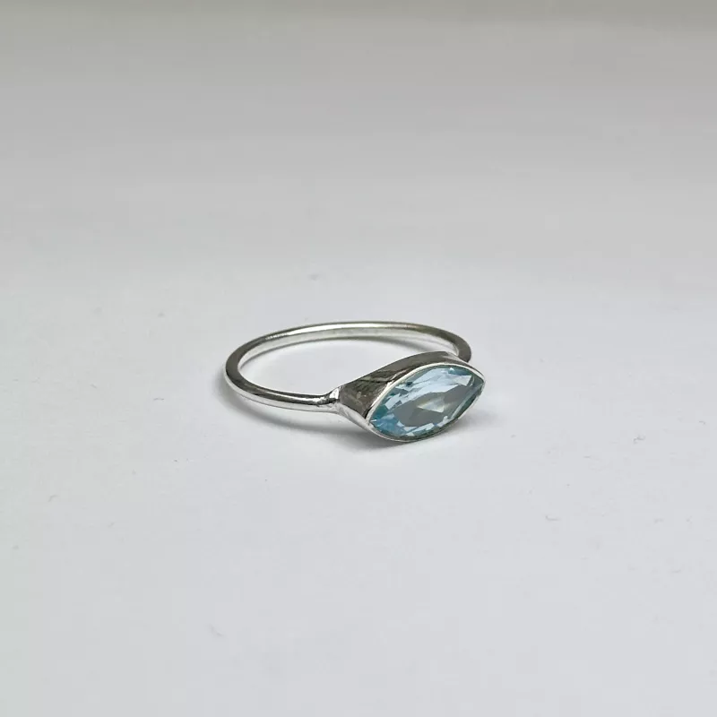 Topaz Taşından Gümüş Yüzük