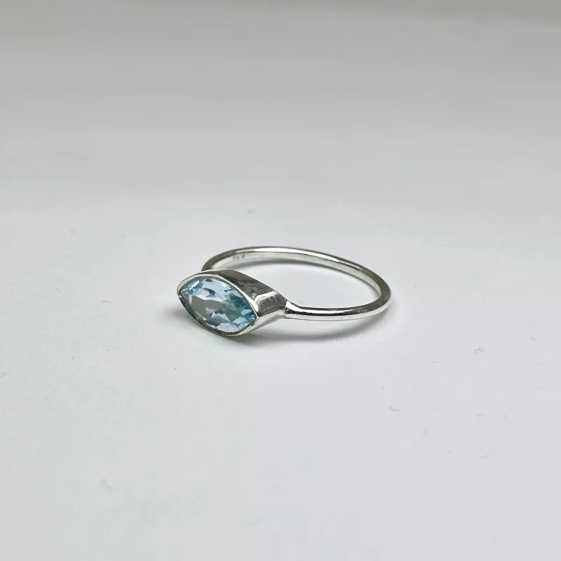 Topaz Taşından Gümüş Yüzük