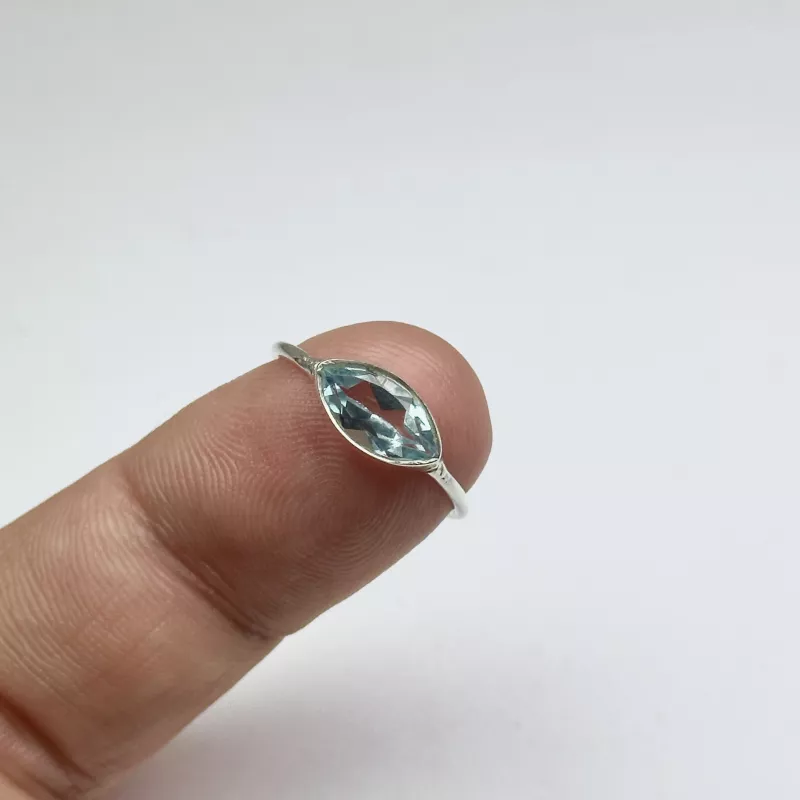 Topaz Taşından Gümüş Yüzük